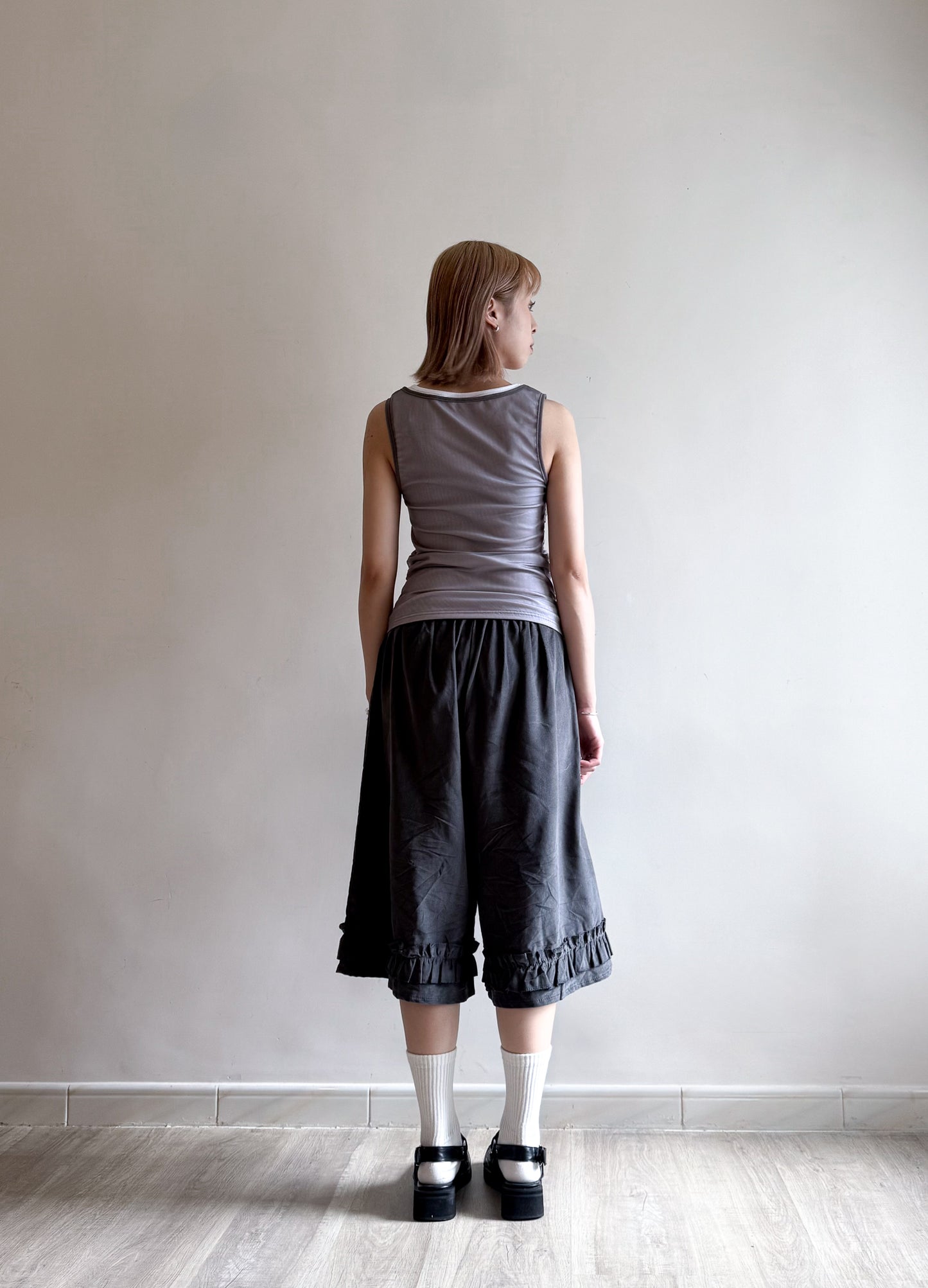 ruffle shorts(charcoal/beige) (現貨)