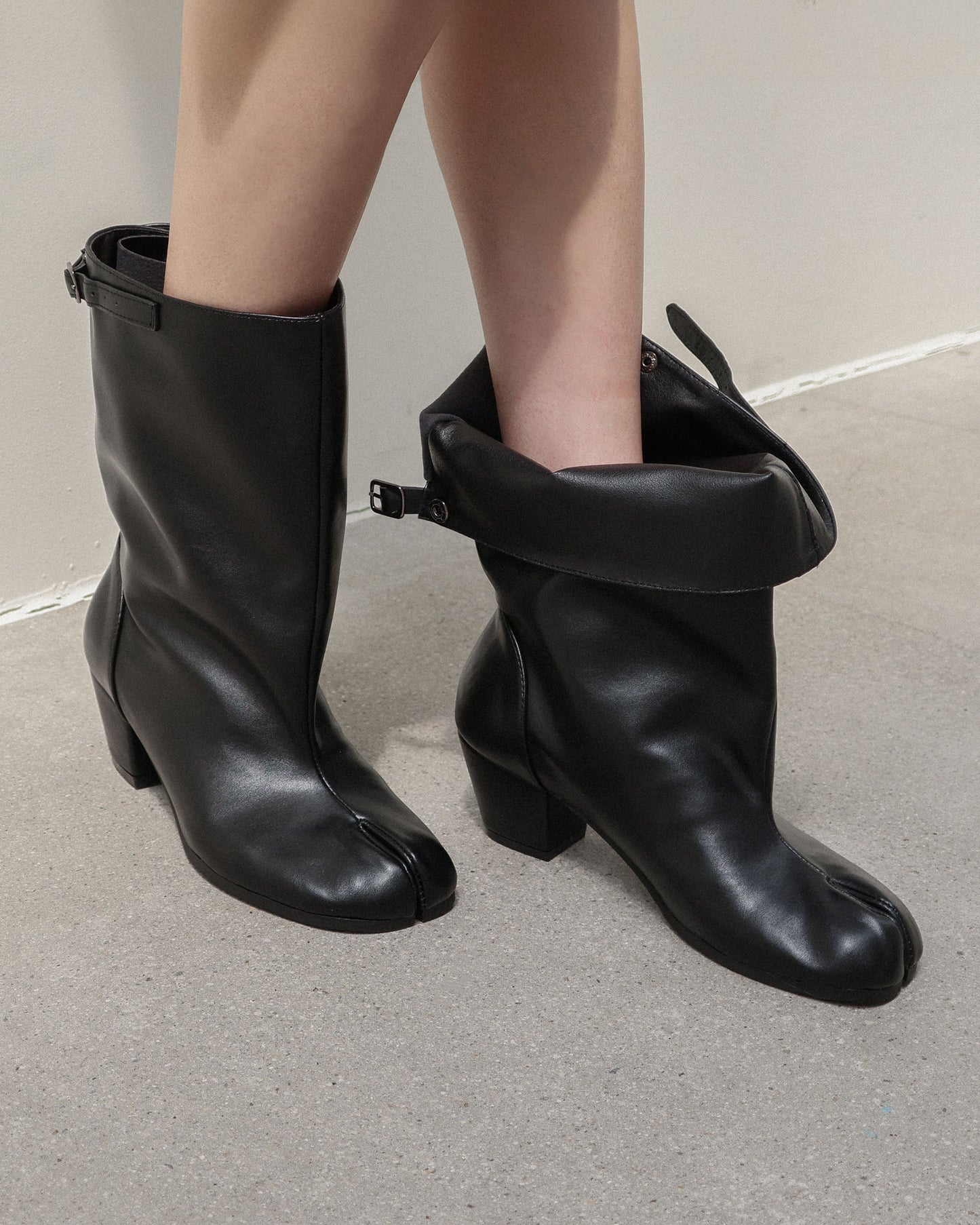 (韓國代購)PAES Wide Buckle Tabi Boots( Black)(230-250)《官方26/9後出貨》