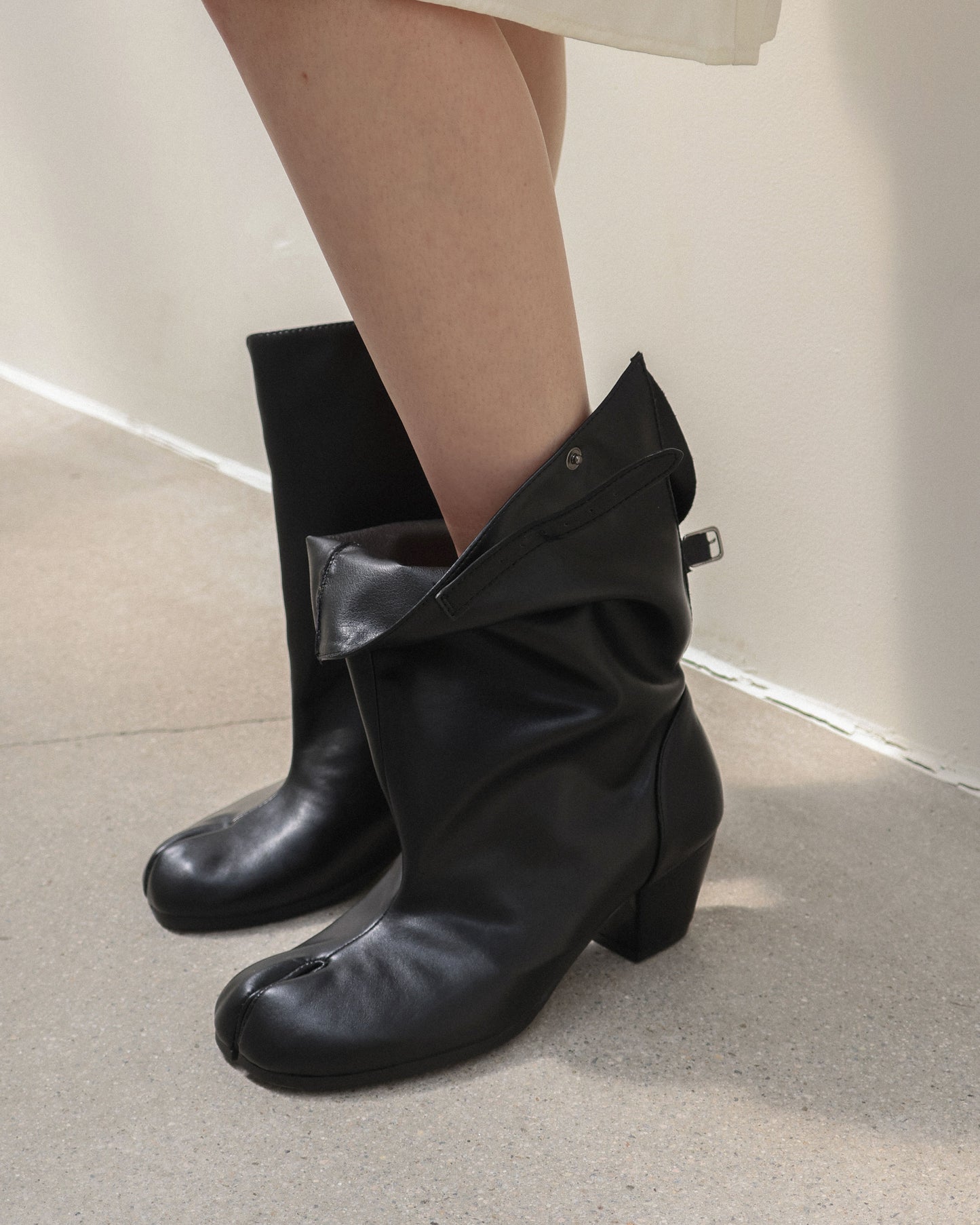 (韓國代購)PAES Wide Buckle Tabi Boots( Black)(230-250)《官方26/9後出貨》
