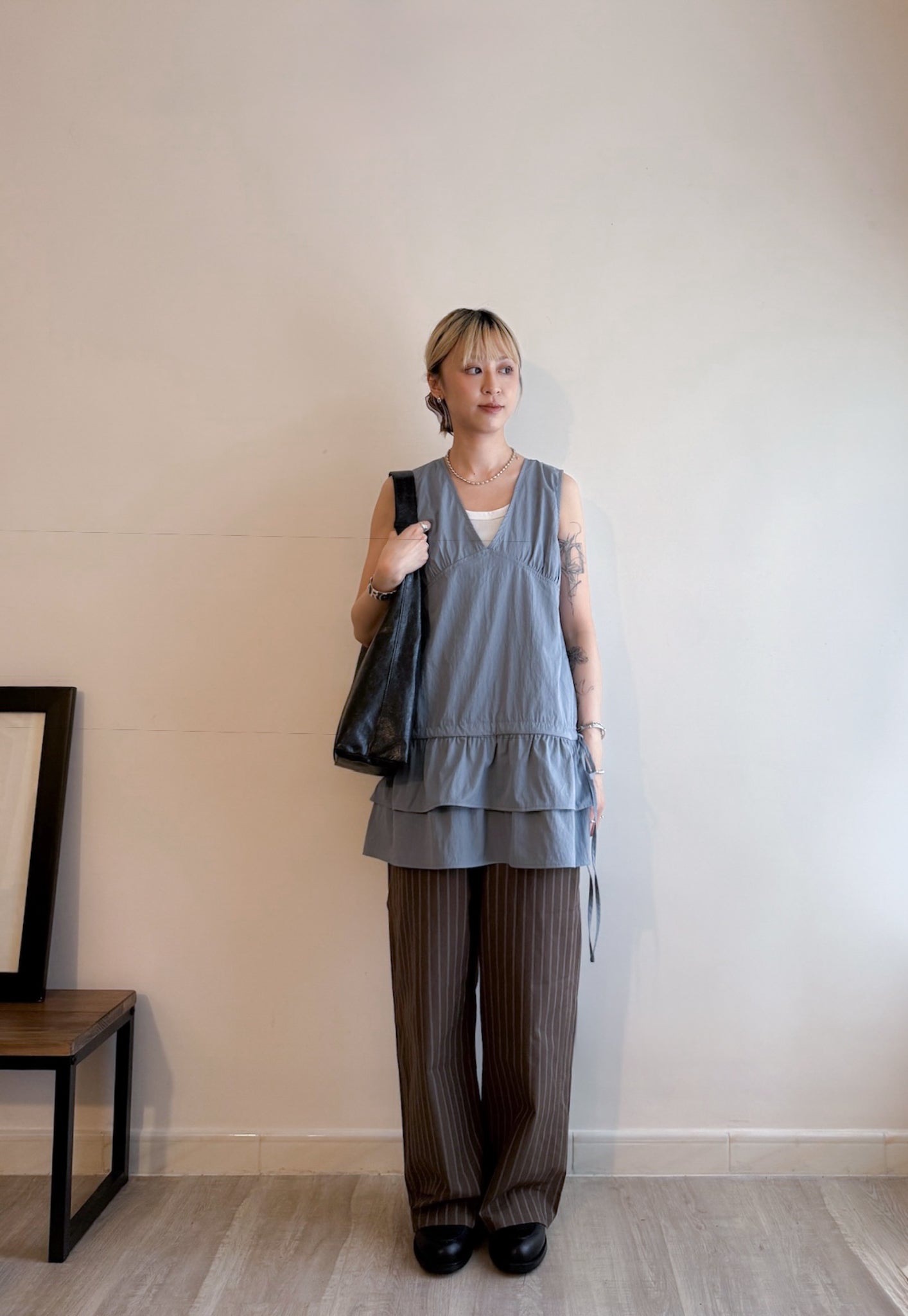 v neck ruffle vest(blue/charcoal) 現貨