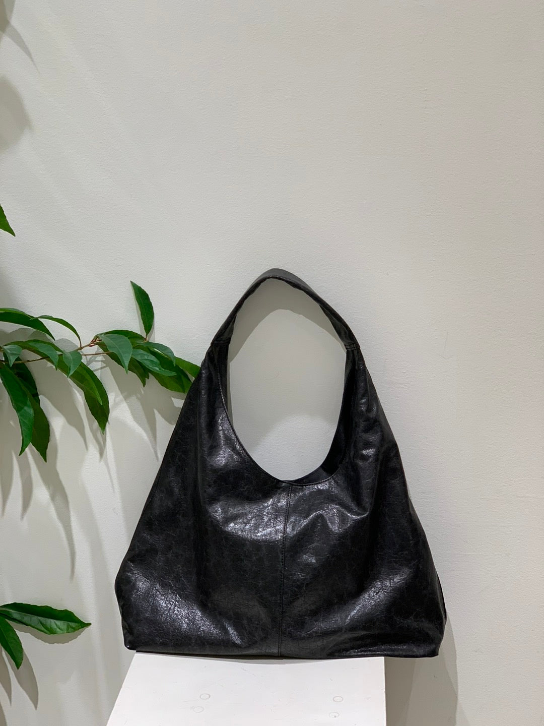 faux leather triangle bag(black/beige/brown/grey/white)