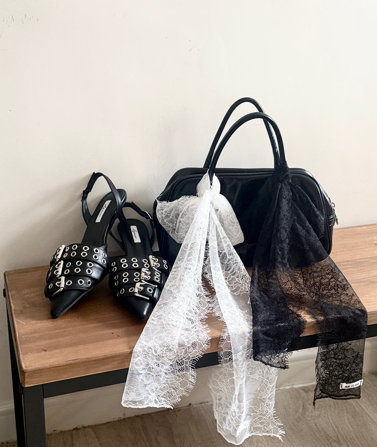 lace scarf (white/black)