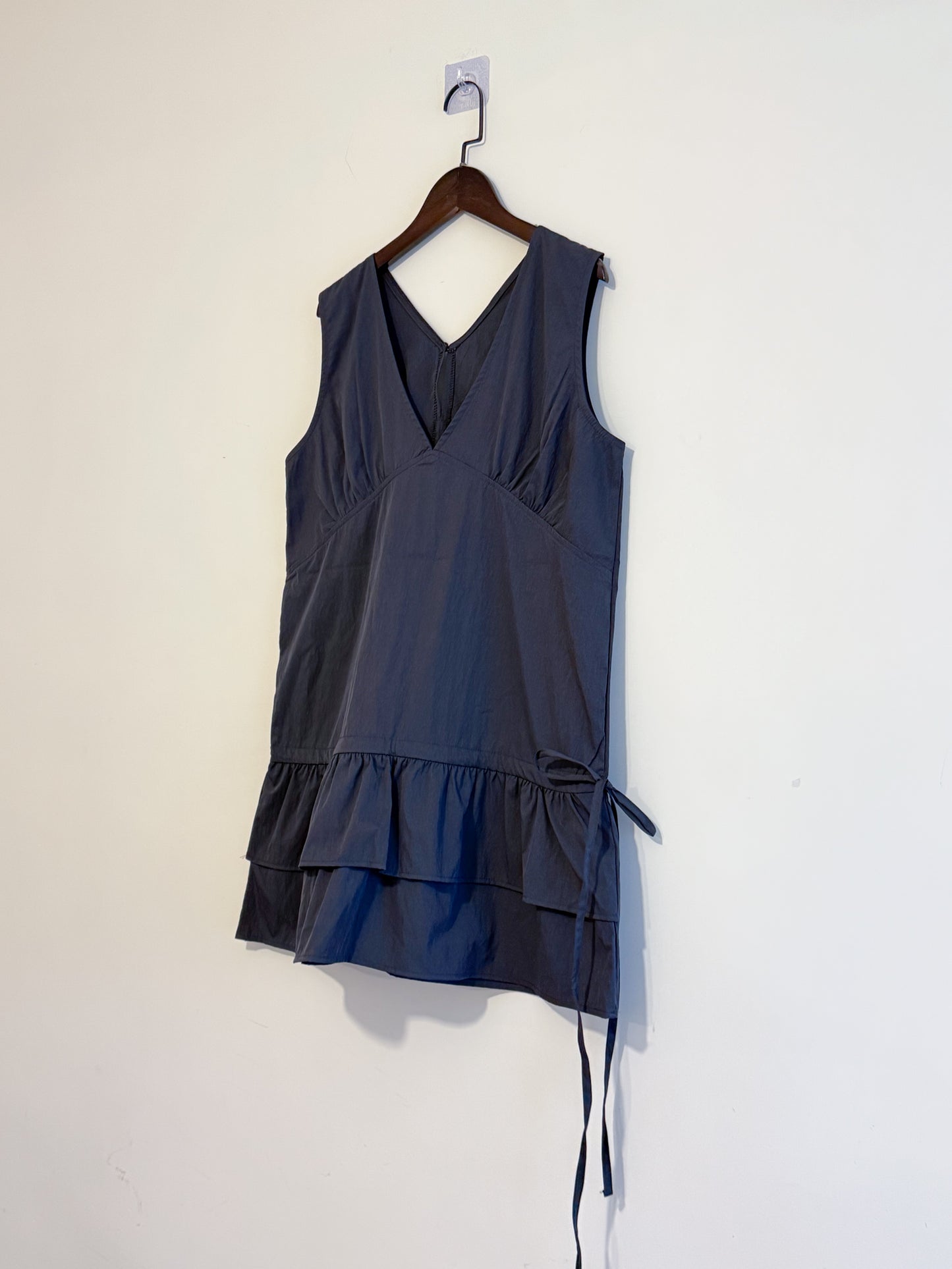 v neck ruffle vest(blue/charcoal) 現貨