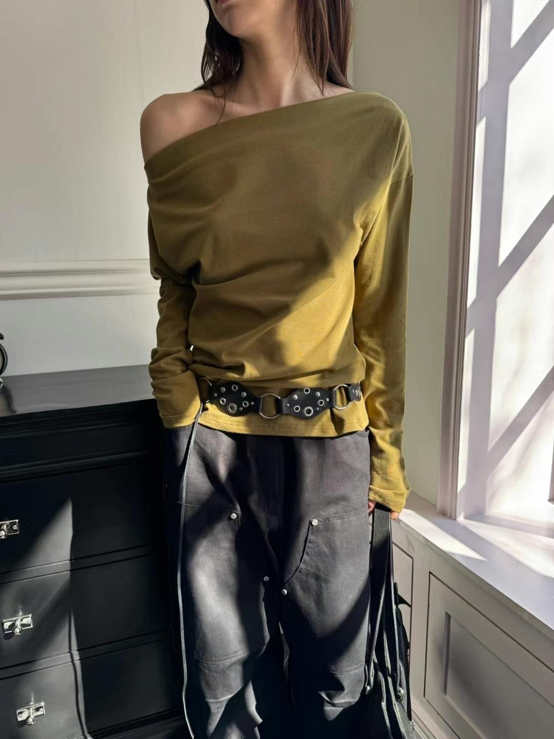 off shoulder top(khaki/black)