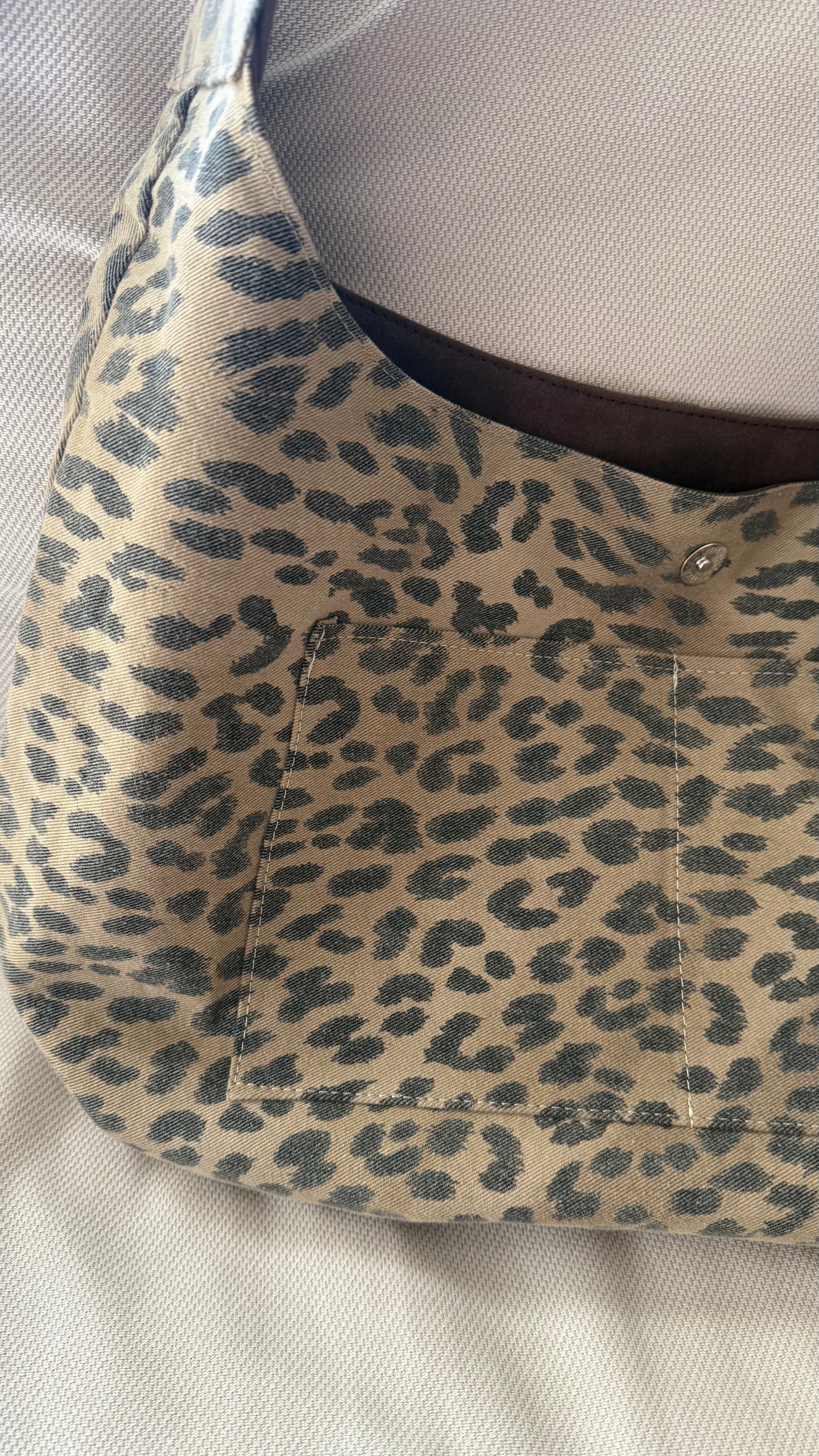 Leterie buckle reversible shoulder bag (suede brown) 現貨