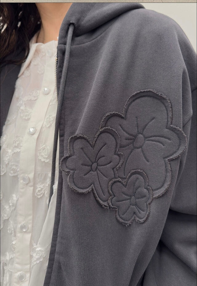 (韓國代購)typeservice flower applique zip hoodie(charcoal)