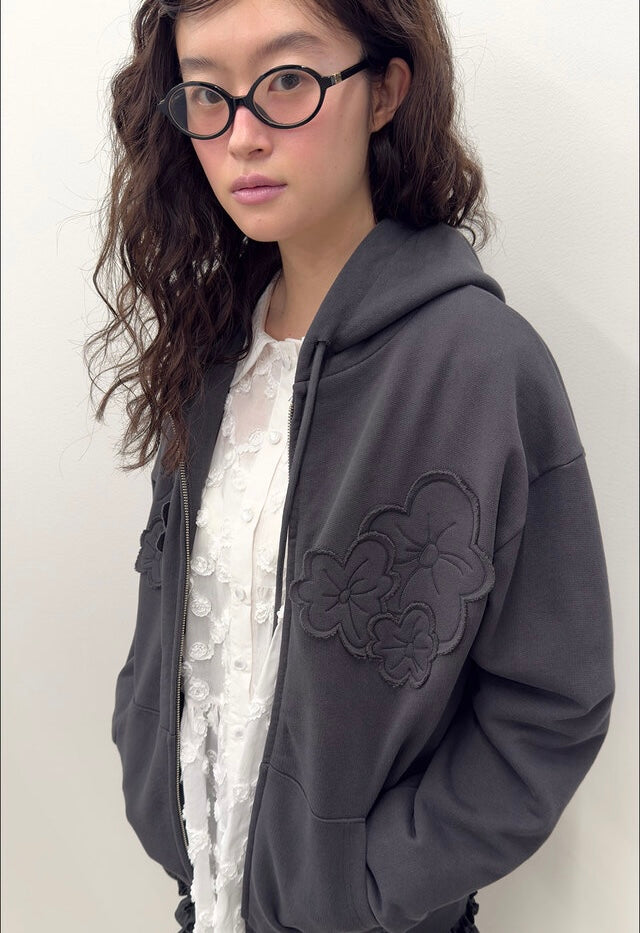 (韓國代購)typeservice flower applique zip hoodie(charcoal)