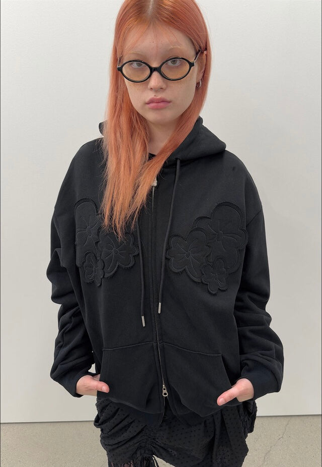 (韓國代購)typeservice flower applique zip hoodie(black)