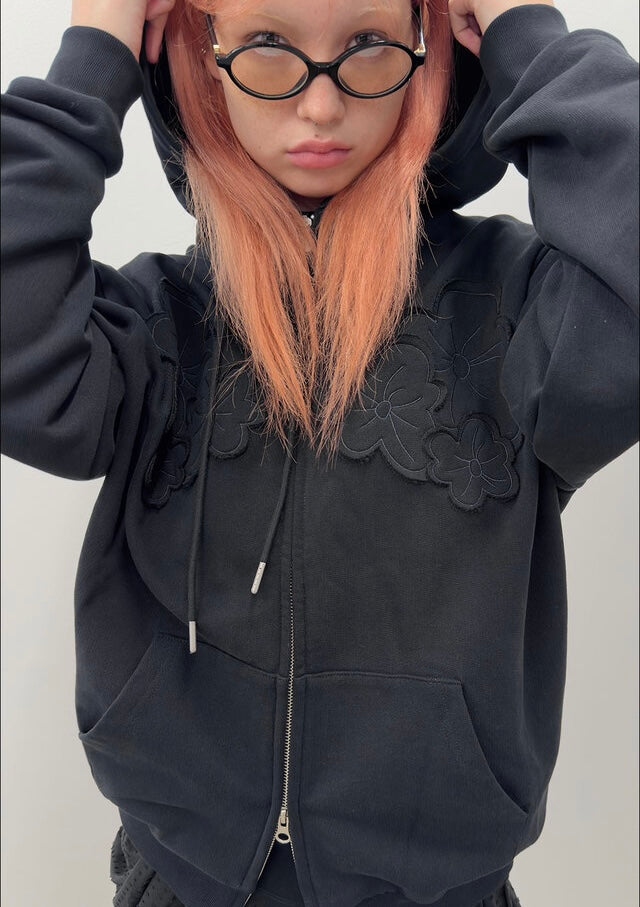(韓國代購)typeservice flower applique zip hoodie(black)