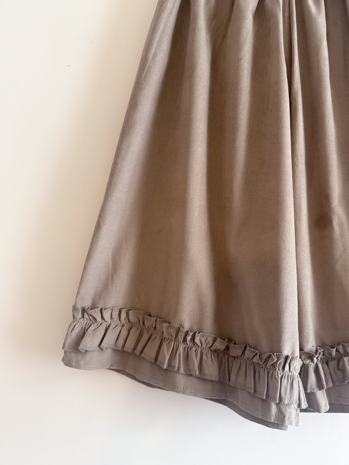ruffle shorts(charcoal/beige) (現貨)