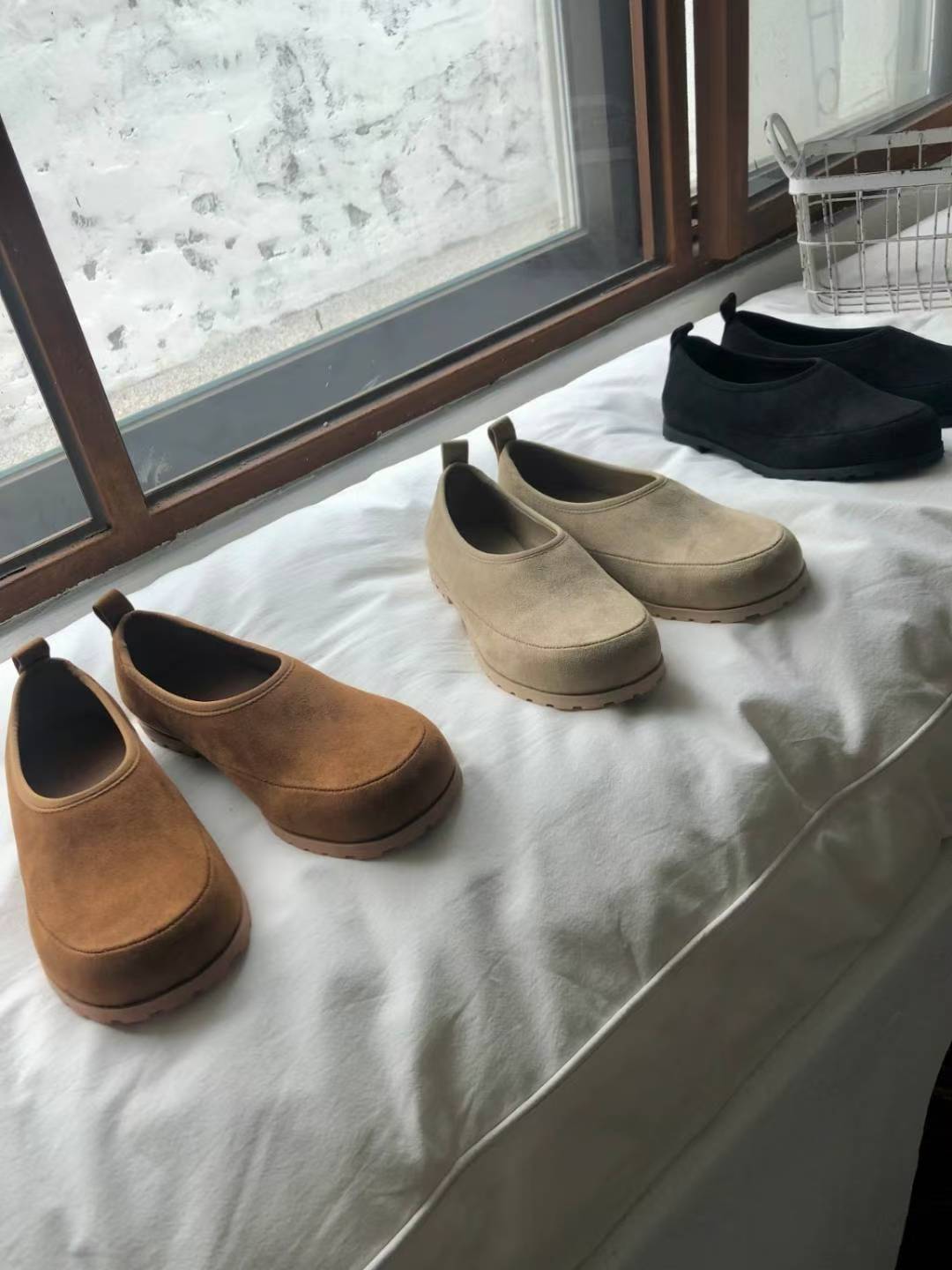 suede slip on shoes (PRE-ORDER)