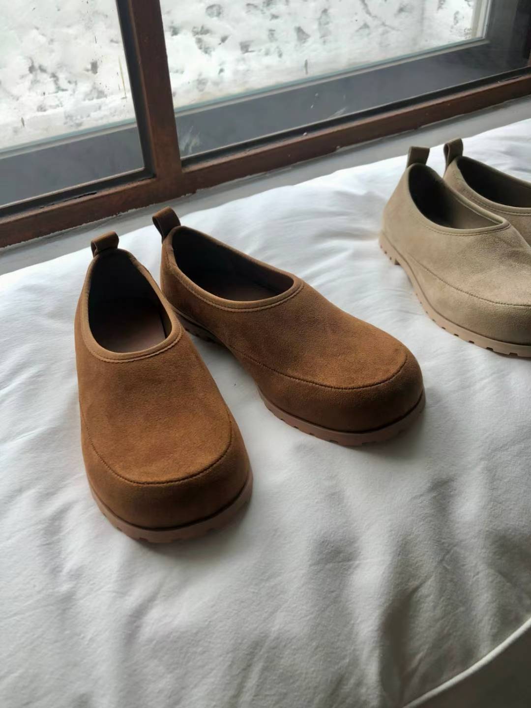 suede slip on shoes (PRE-ORDER)