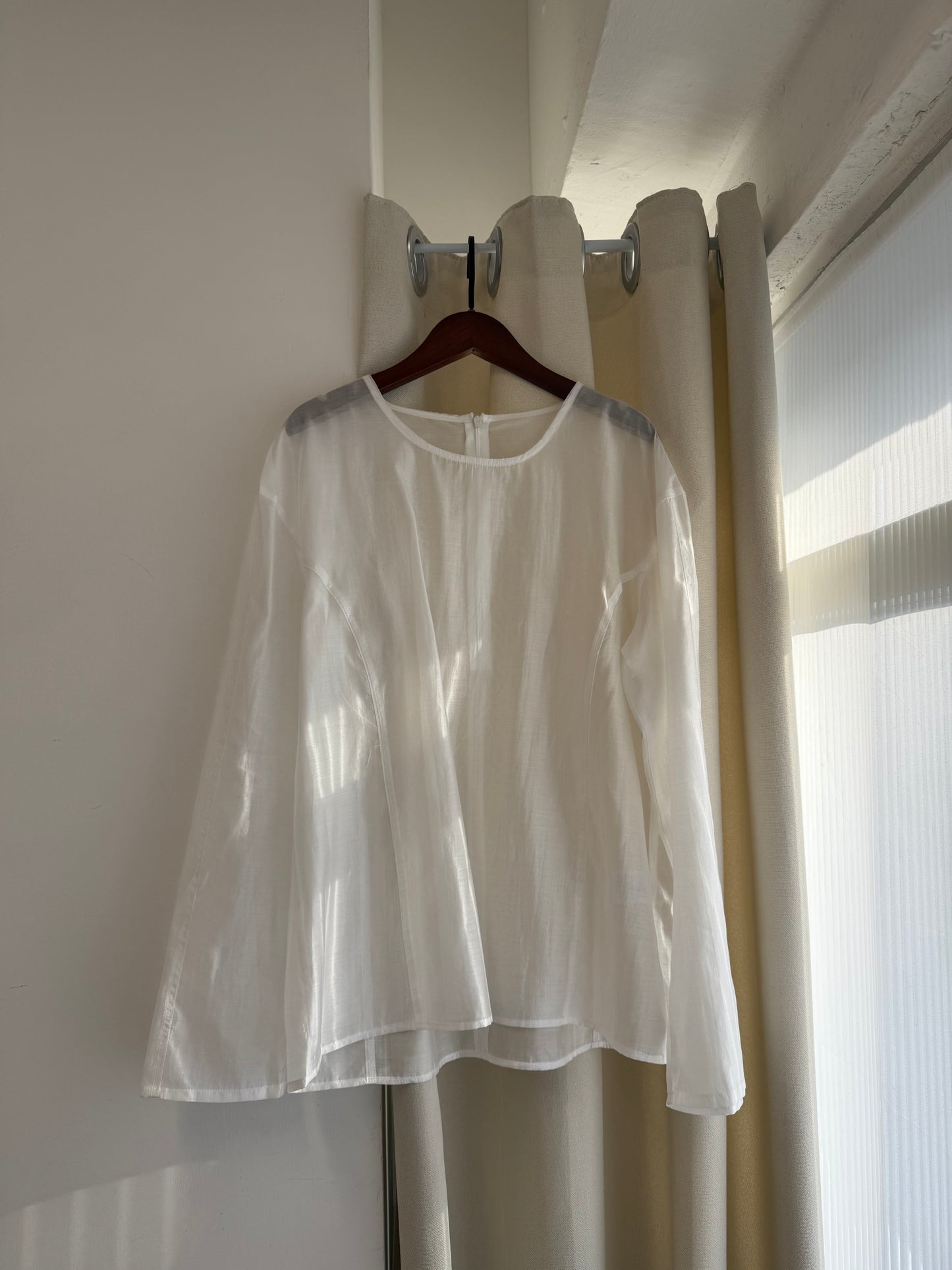 Sheer blouse（white/black)(現貨)