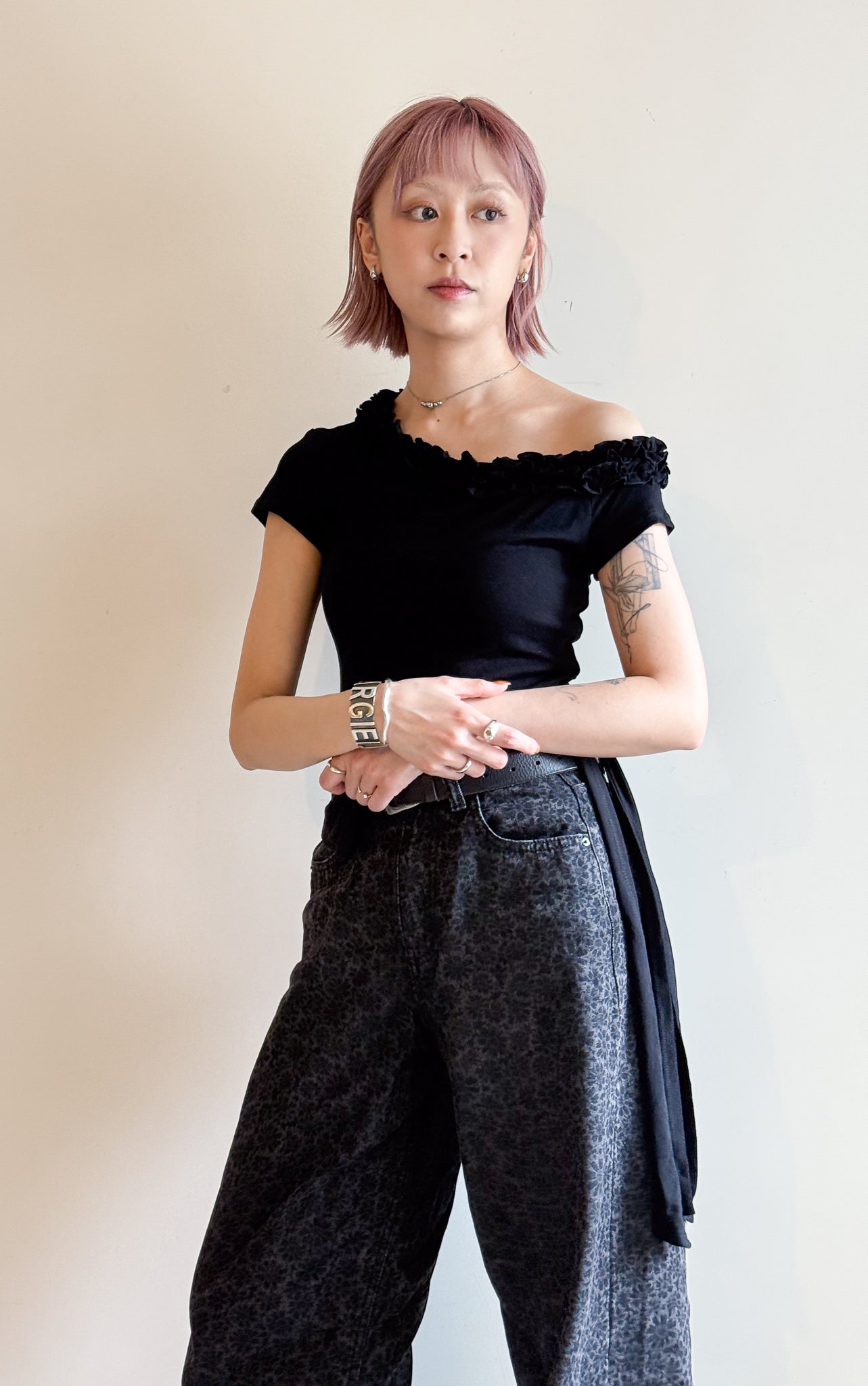 year end sale- ruffle off shoulder top(white)現貨