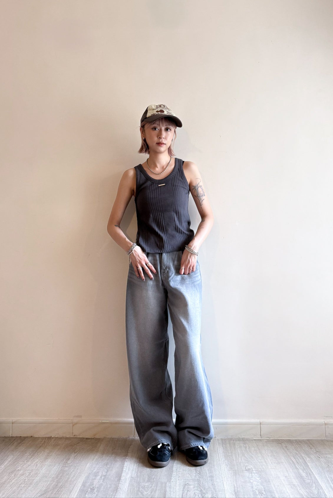 year end sale-barrel leg jeans (grey)(s）