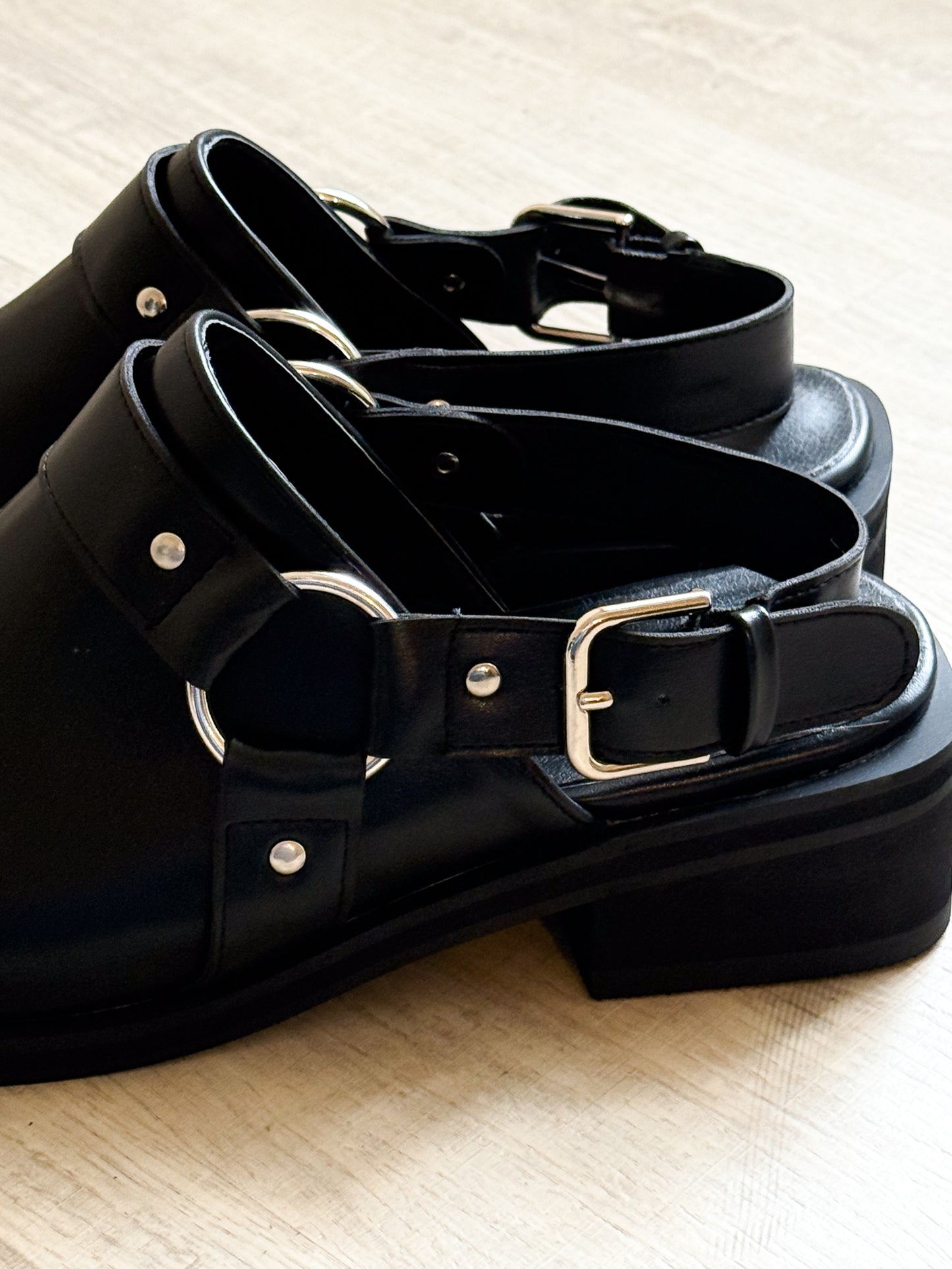 buckle shoes  (225-250）