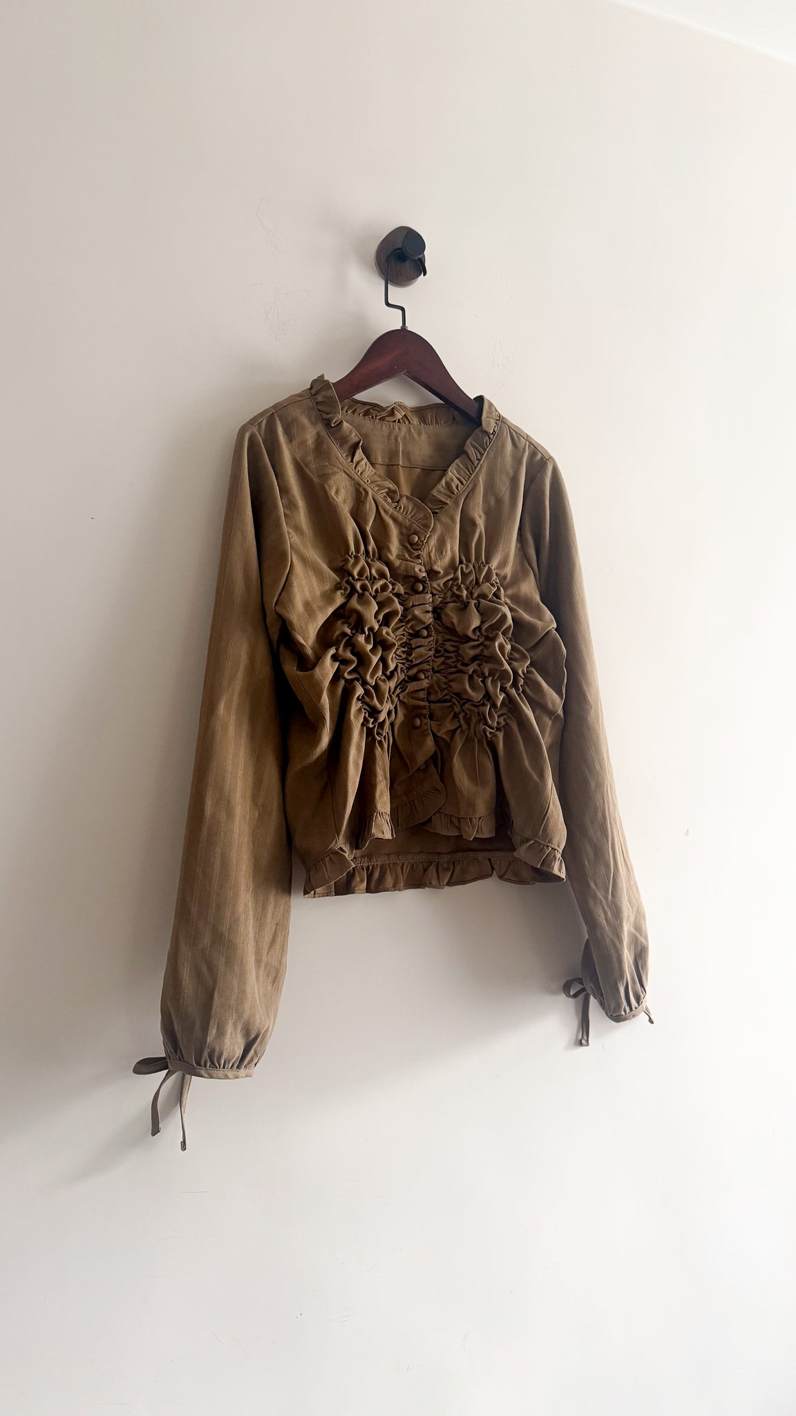 twisted blouse (beige/charcoal)