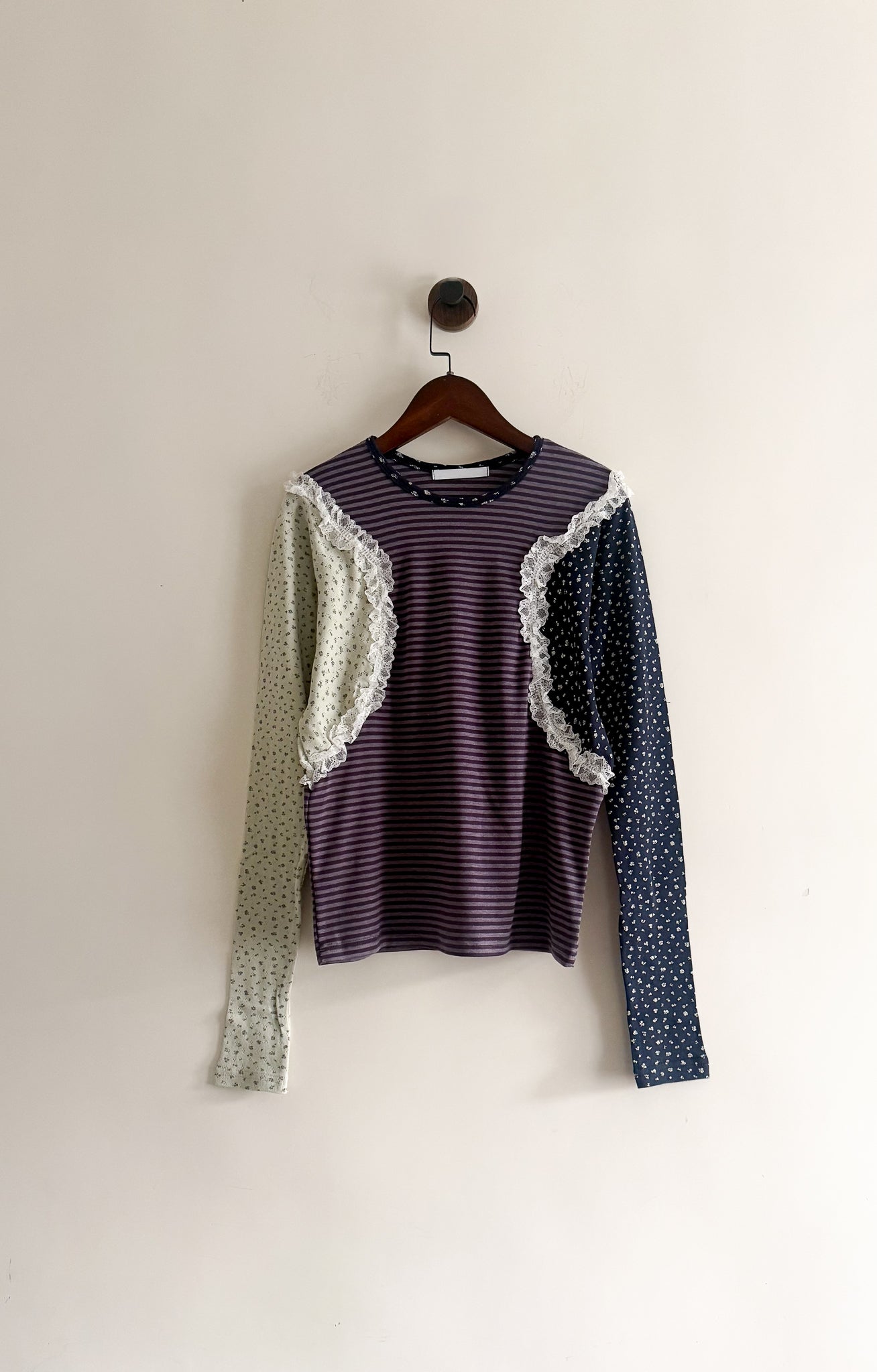 lace patch tee (PRE-ORDER)