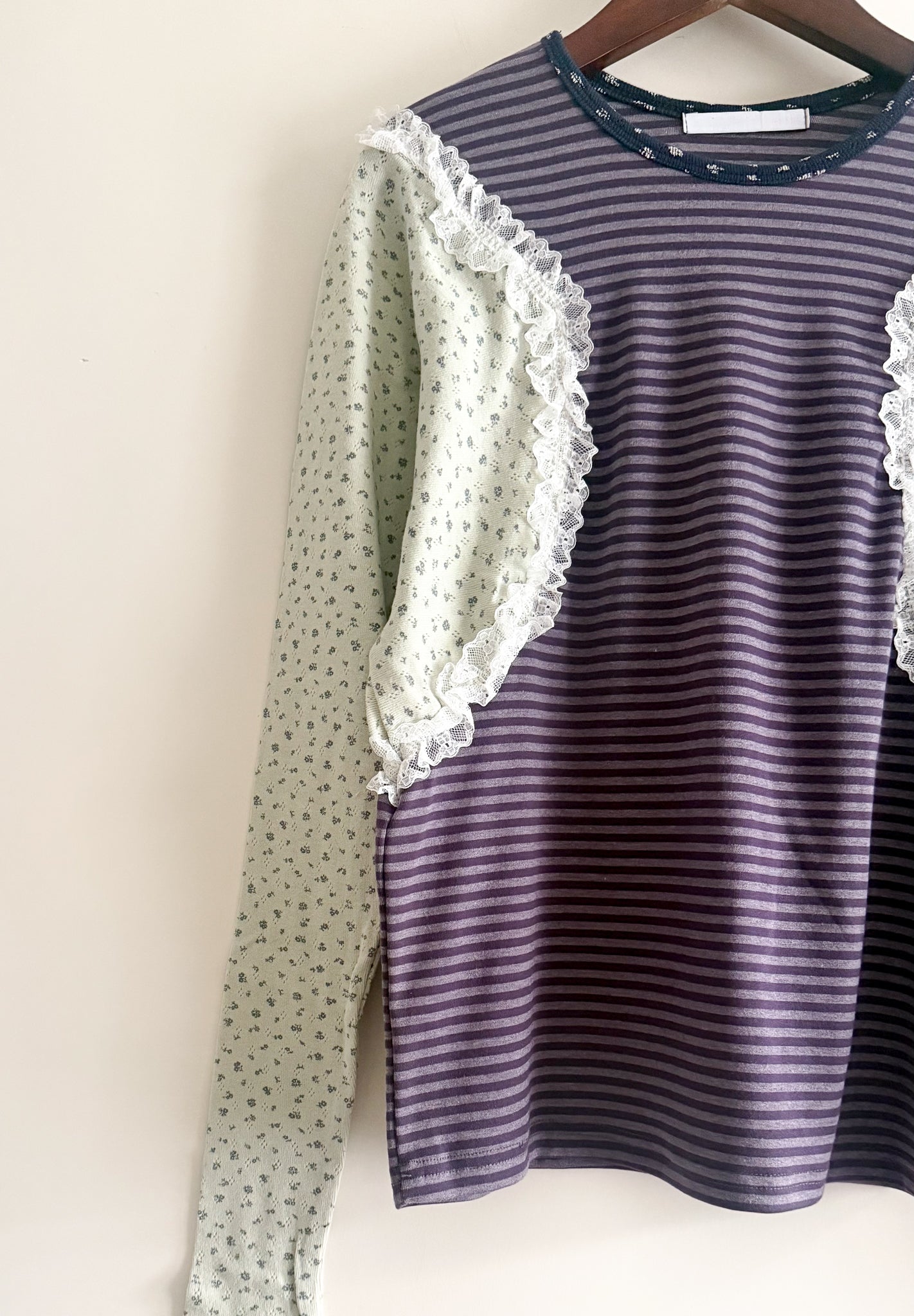 lace patch tee (PRE-ORDER)