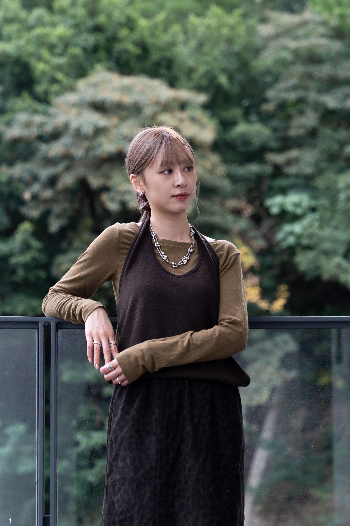 layered tee (white/brown)