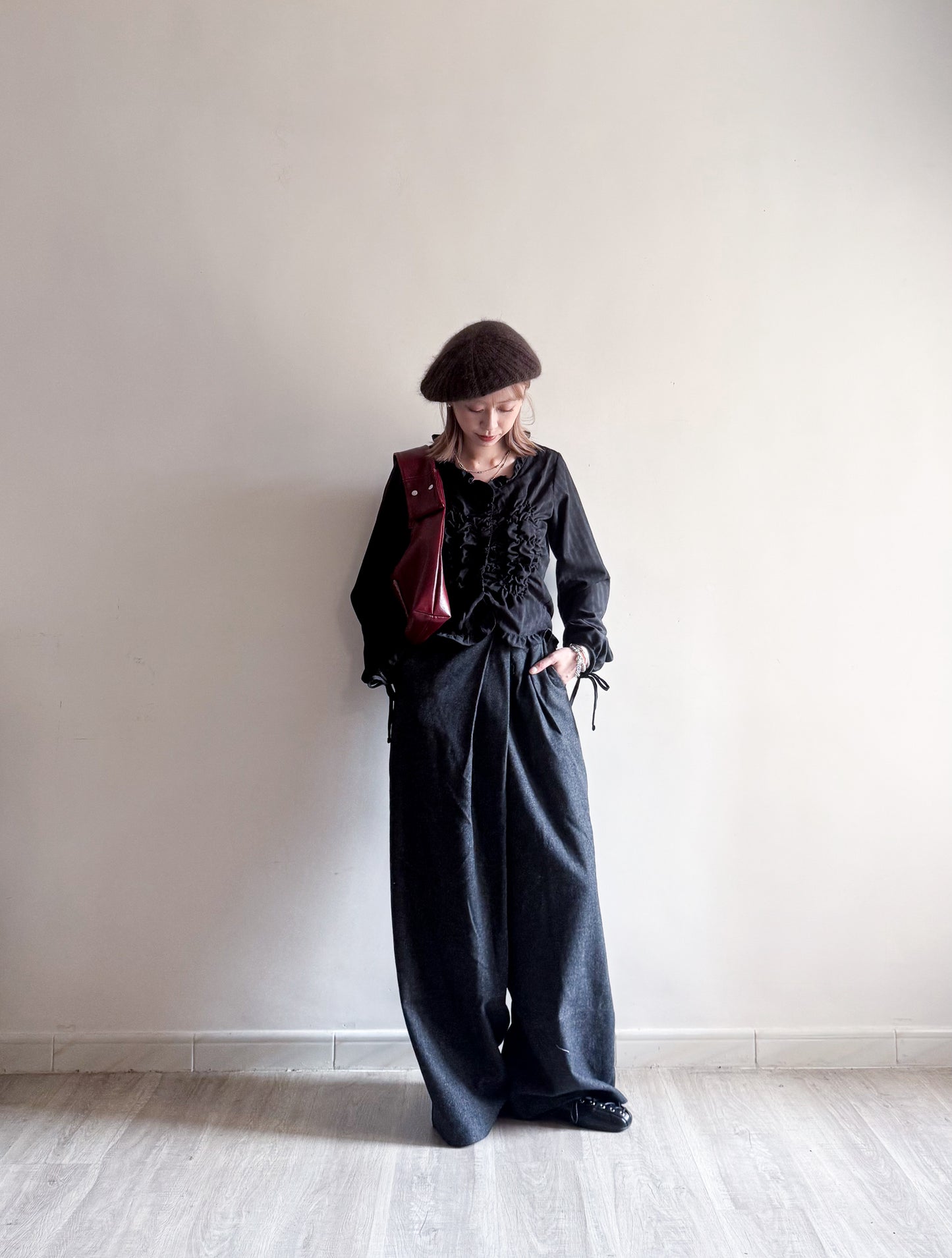 twisted blouse (beige/charcoal)