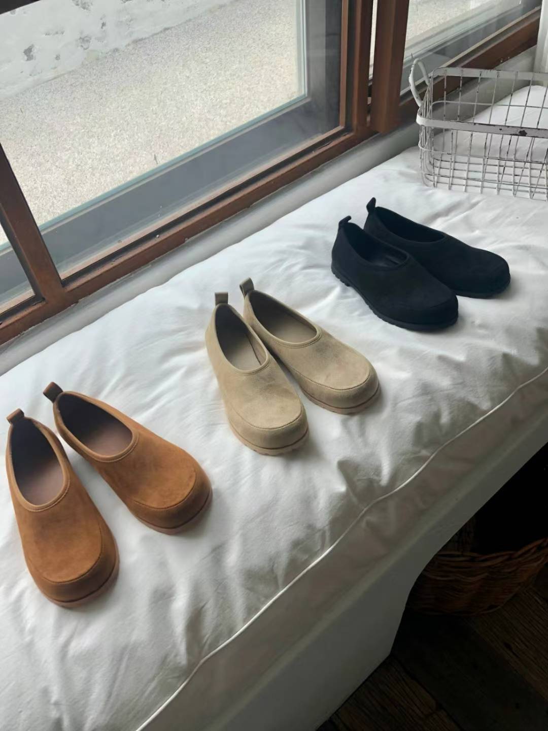 suede slip on shoes (PRE-ORDER)