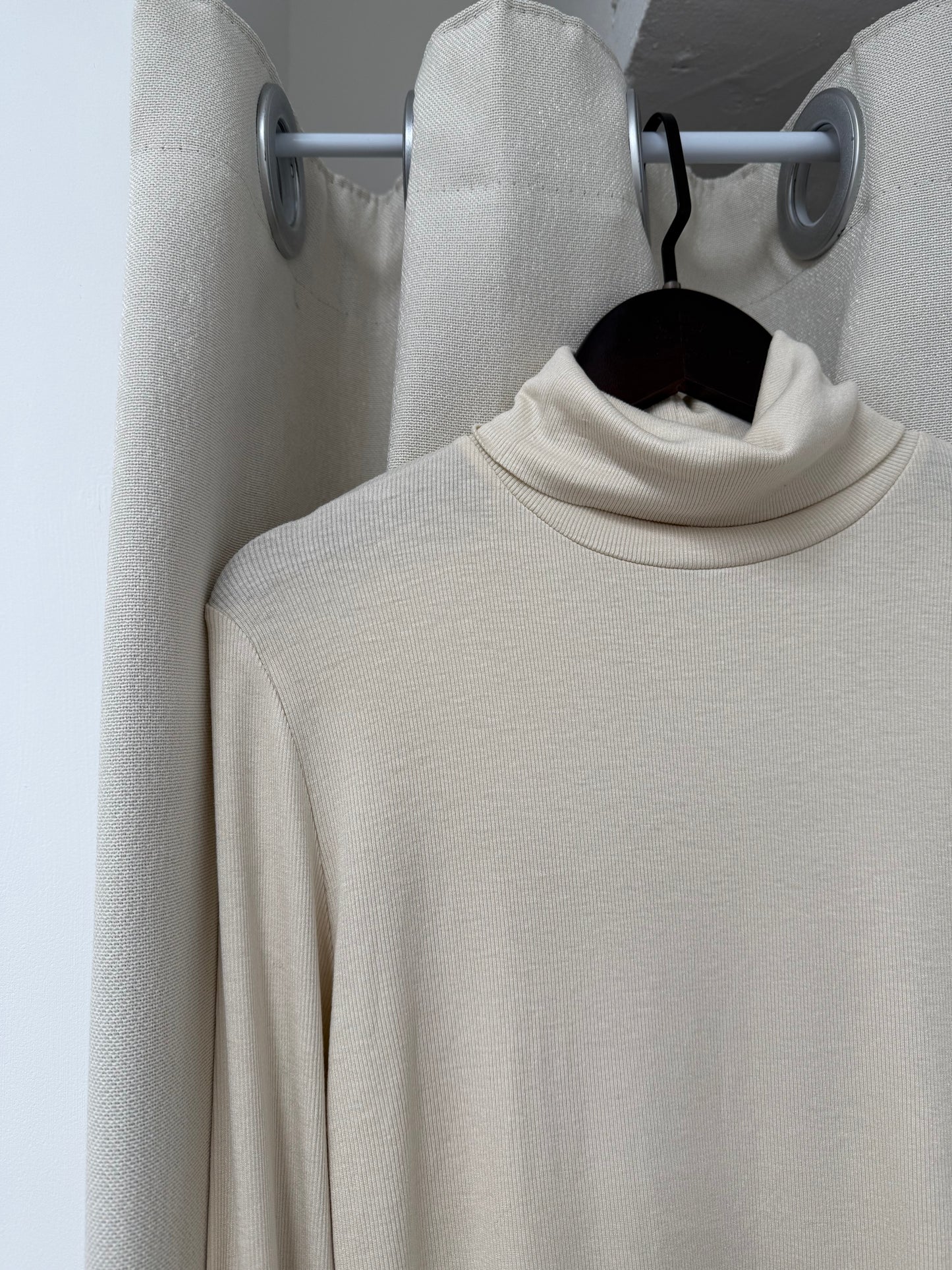 essential turtle neck top（cream/brown/black）現貨*