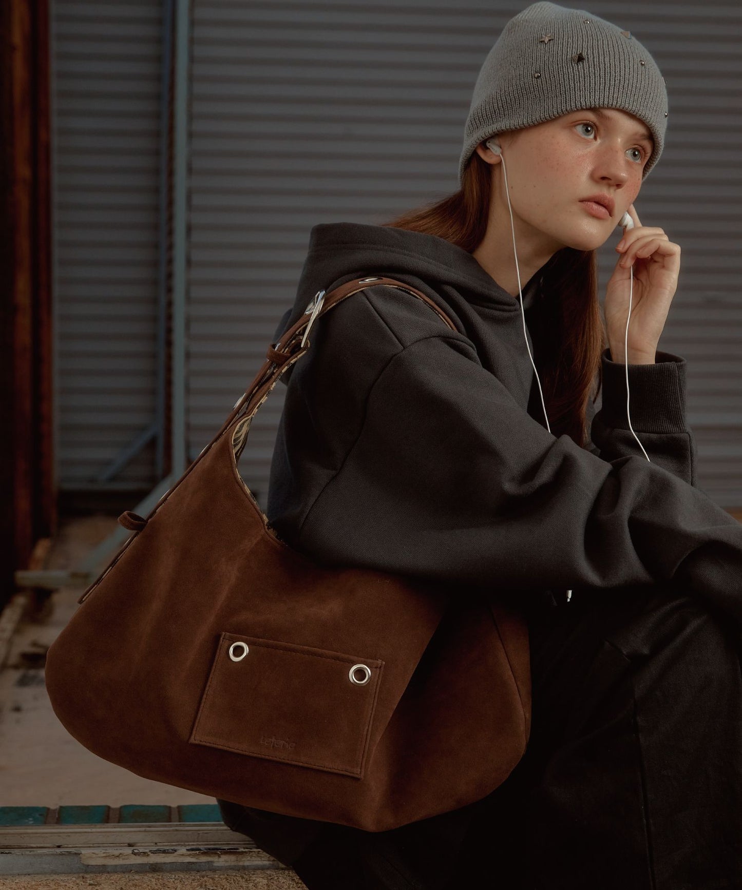 Leterie buckle reversible shoulder bag (suede brown) 現貨