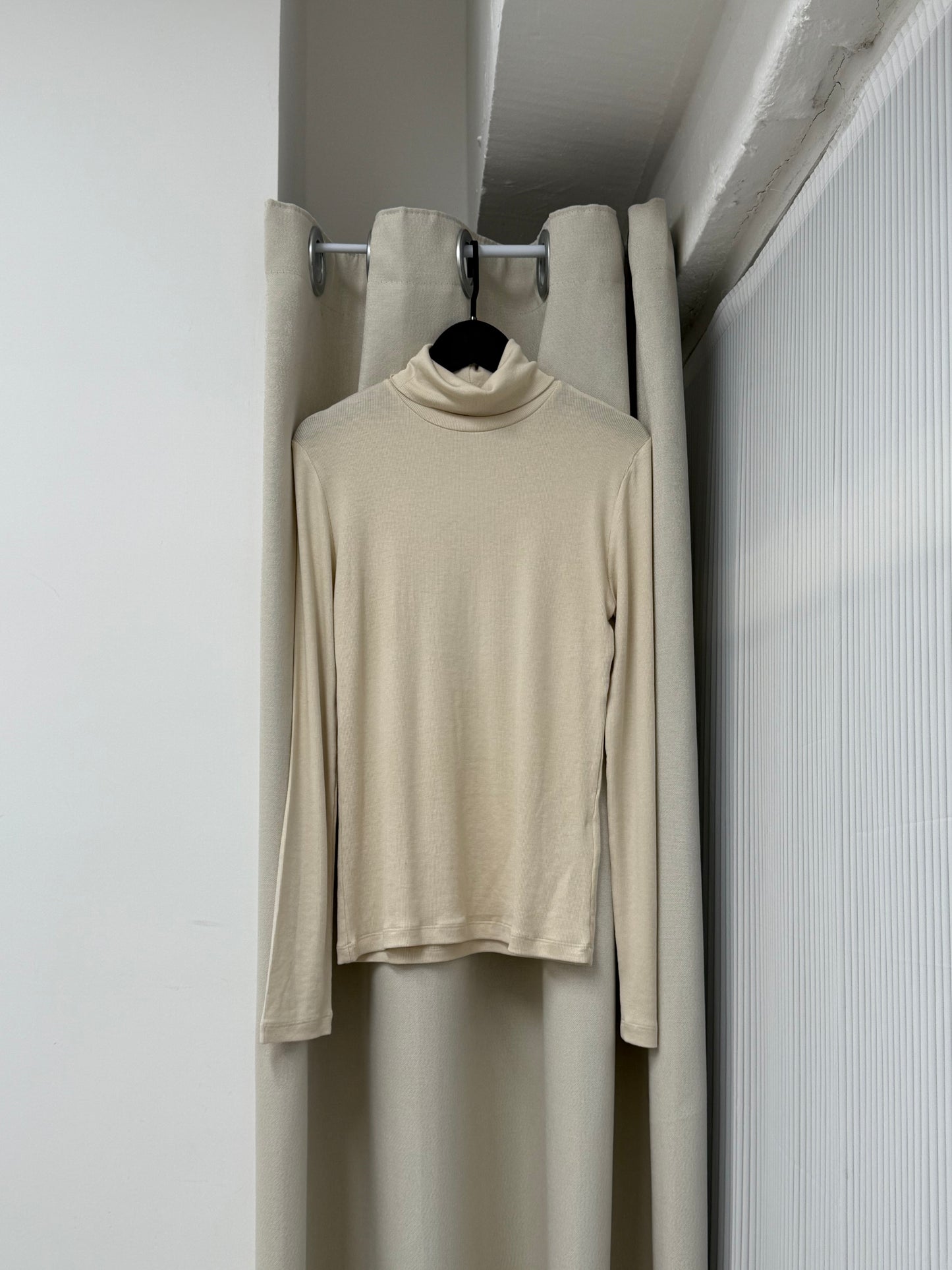 essential turtle neck top（cream/brown/black）現貨*