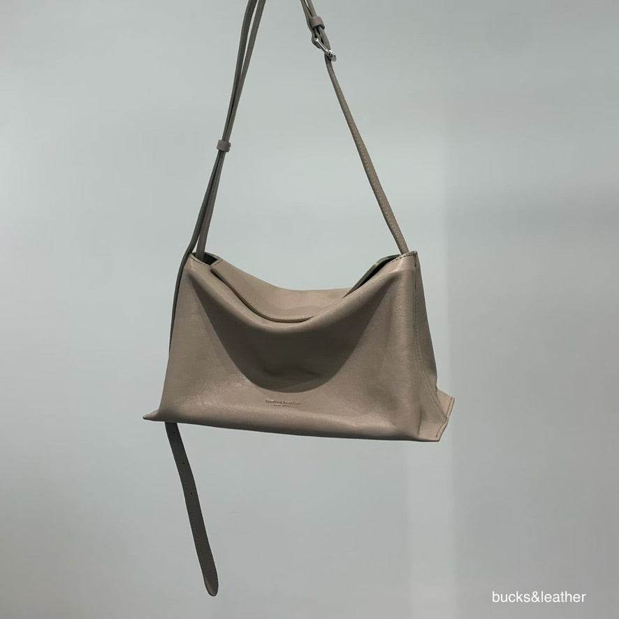 韓國代購：bucks & leather magnetic box bag (羊皮)
