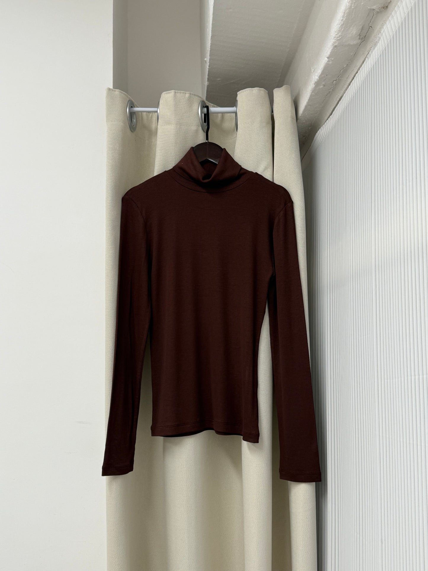 essential turtle neck top（cream/brown/black）現貨*