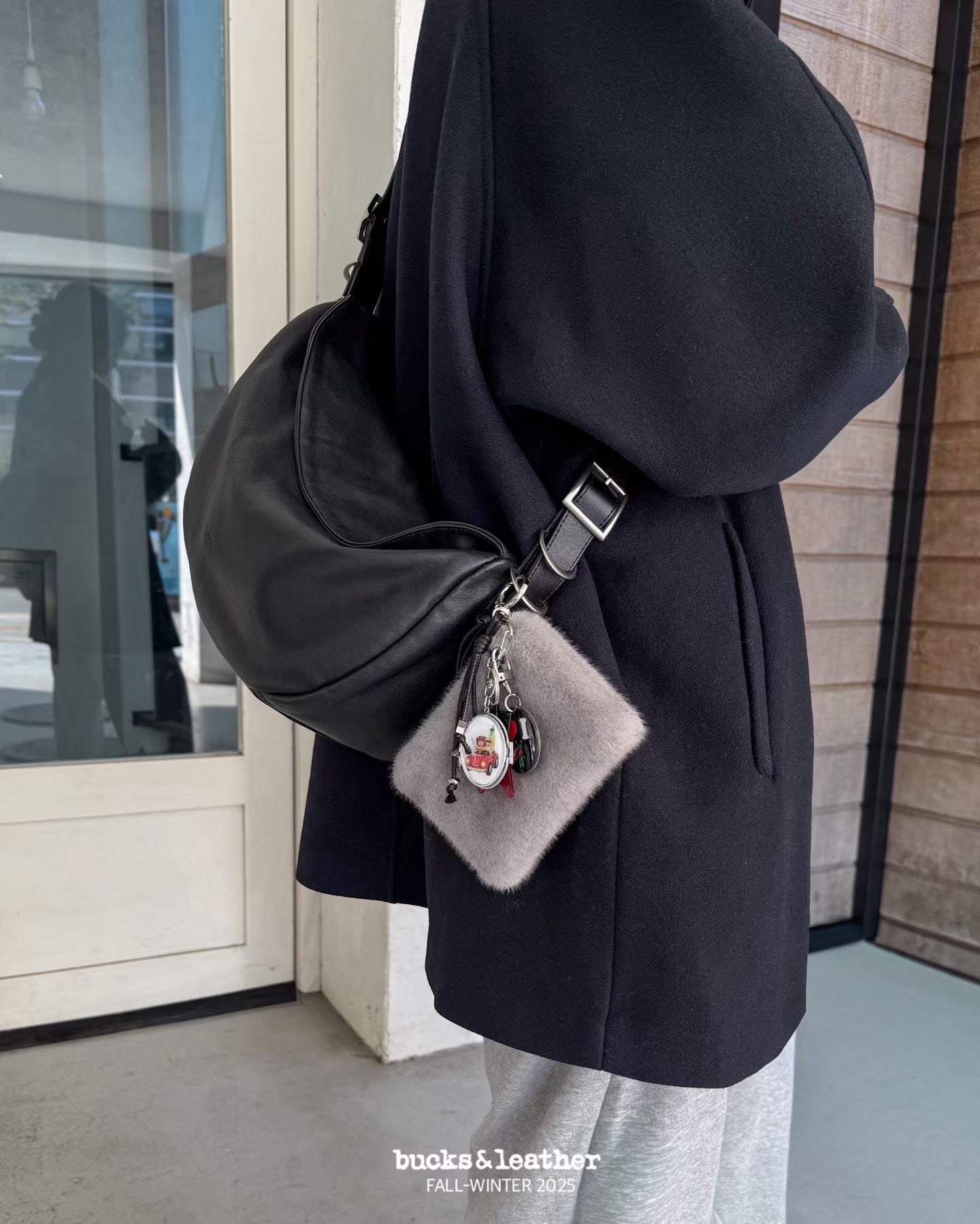 韓國代購：bucks & leather buckle bag (羊皮）