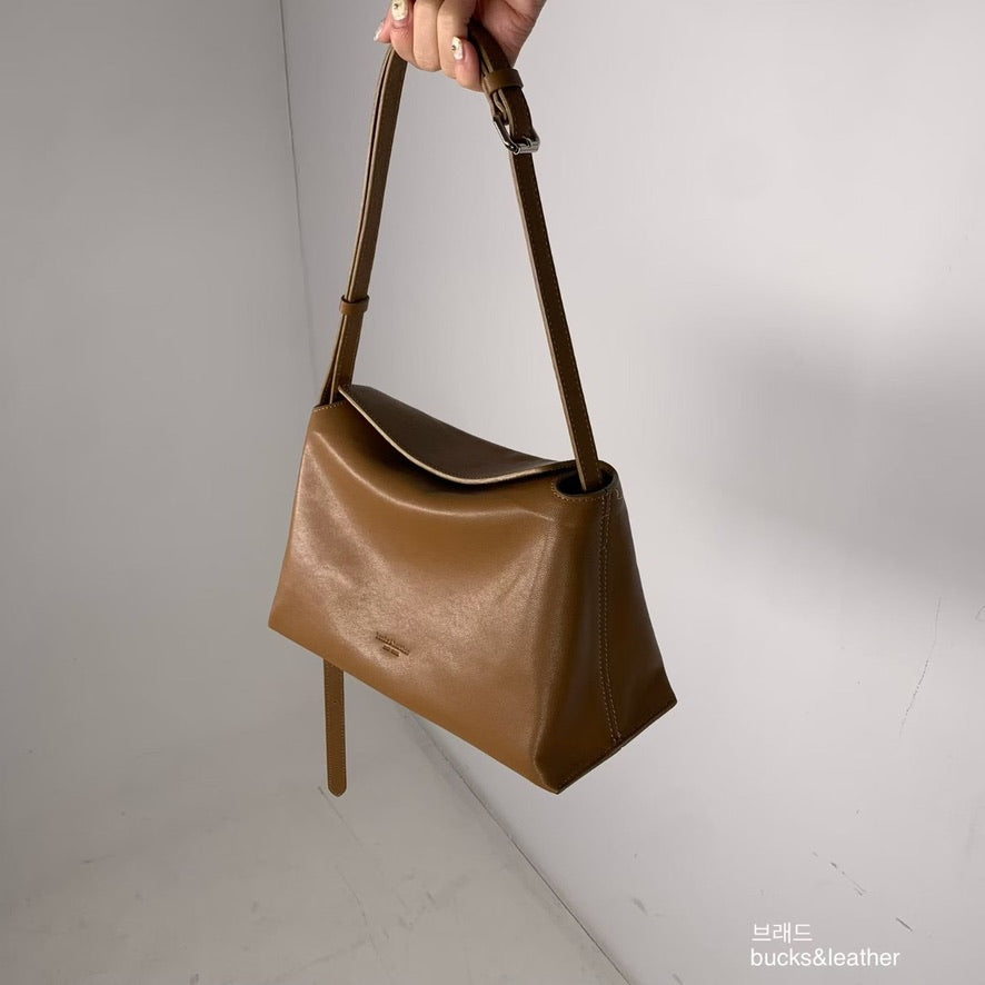 韓國代購：bucks & leather magnetic box bag (羊皮)