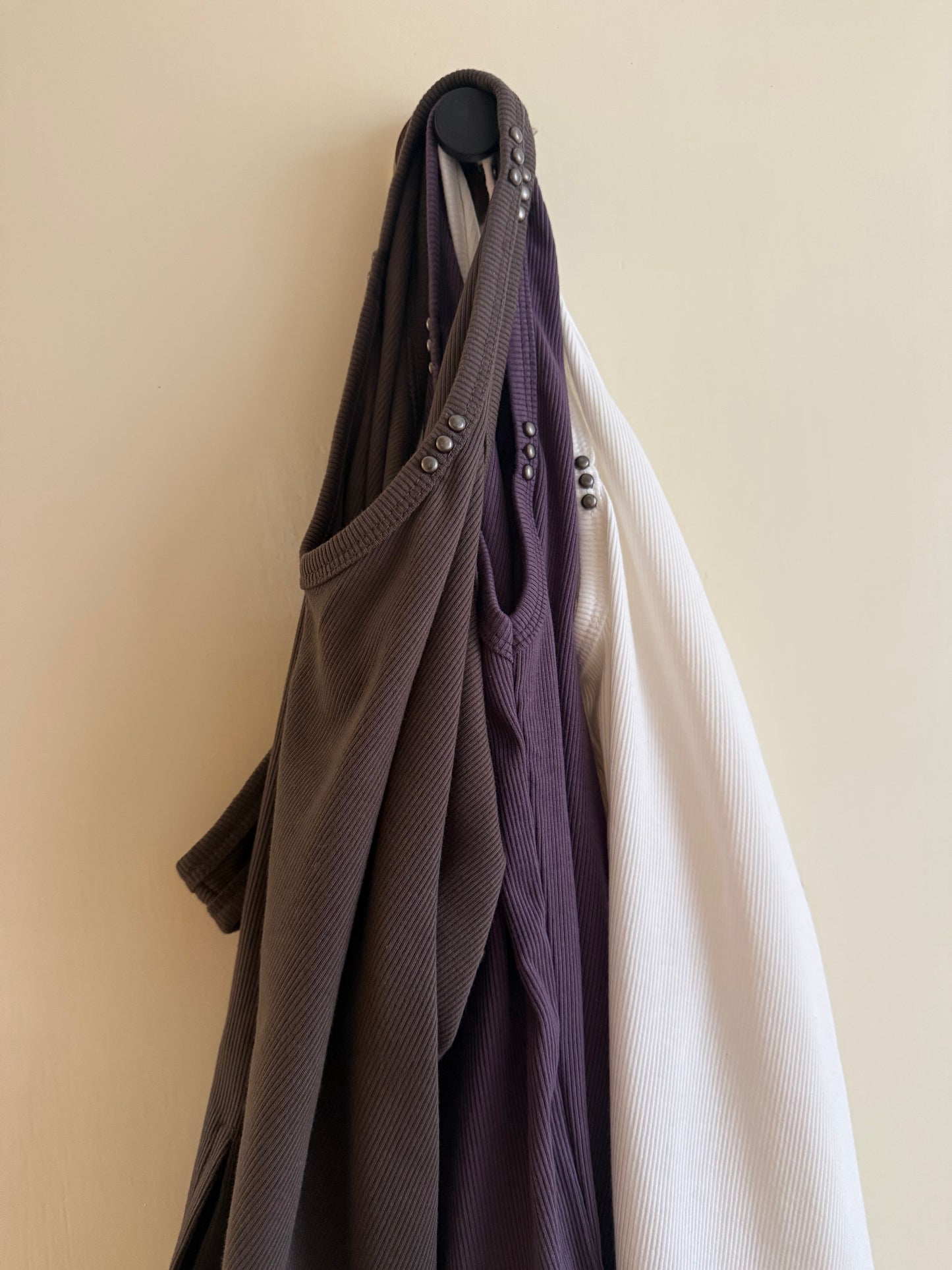 rivet tank top (brown/purple/white) 少量現貨