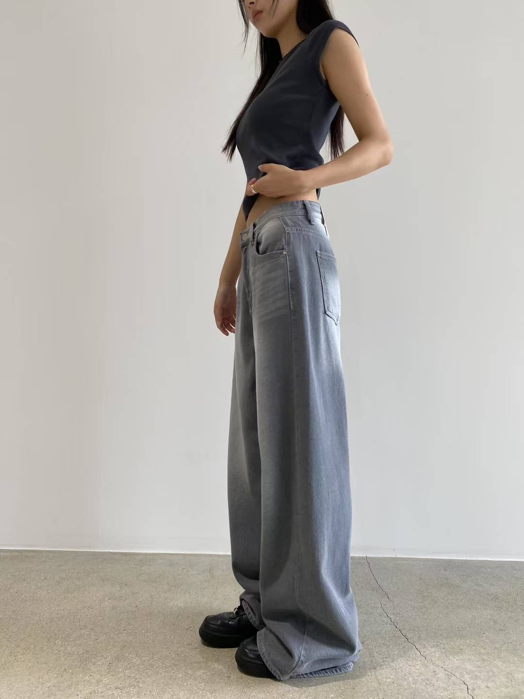 year end sale-barrel leg jeans (grey)(s）