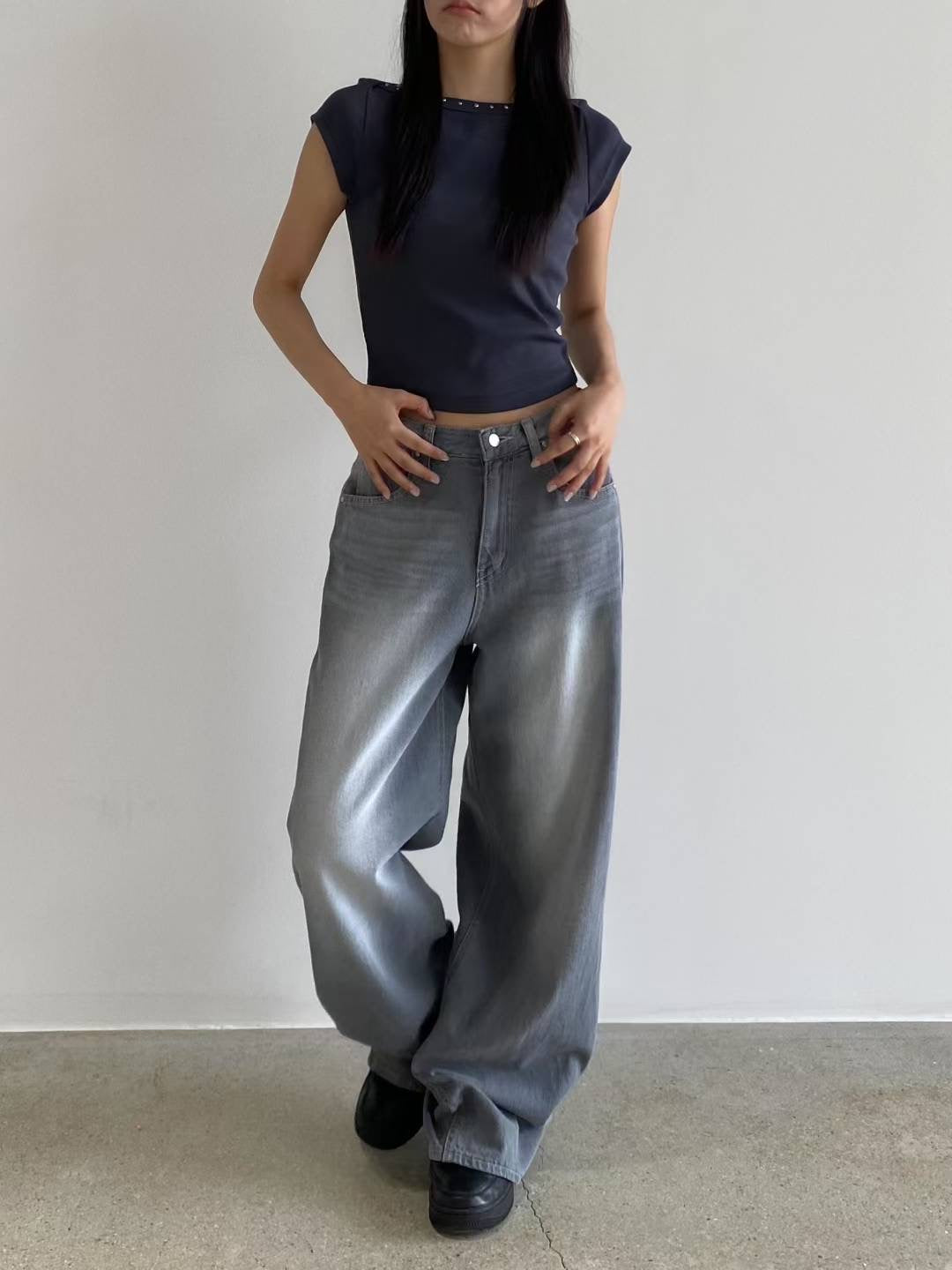 year end sale-barrel leg jeans (grey)(s）
