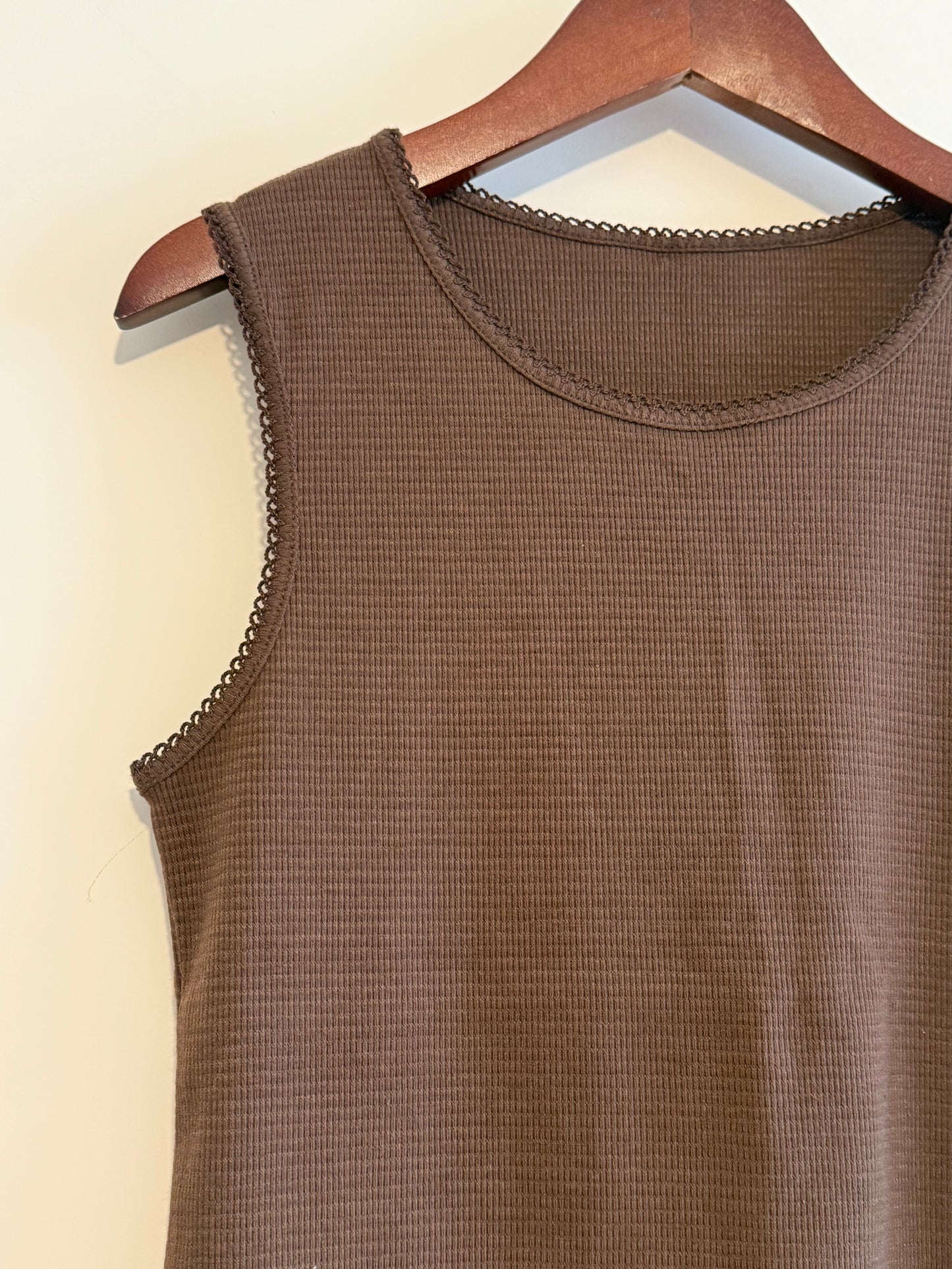 summer sale- waffle vest (white/brown)