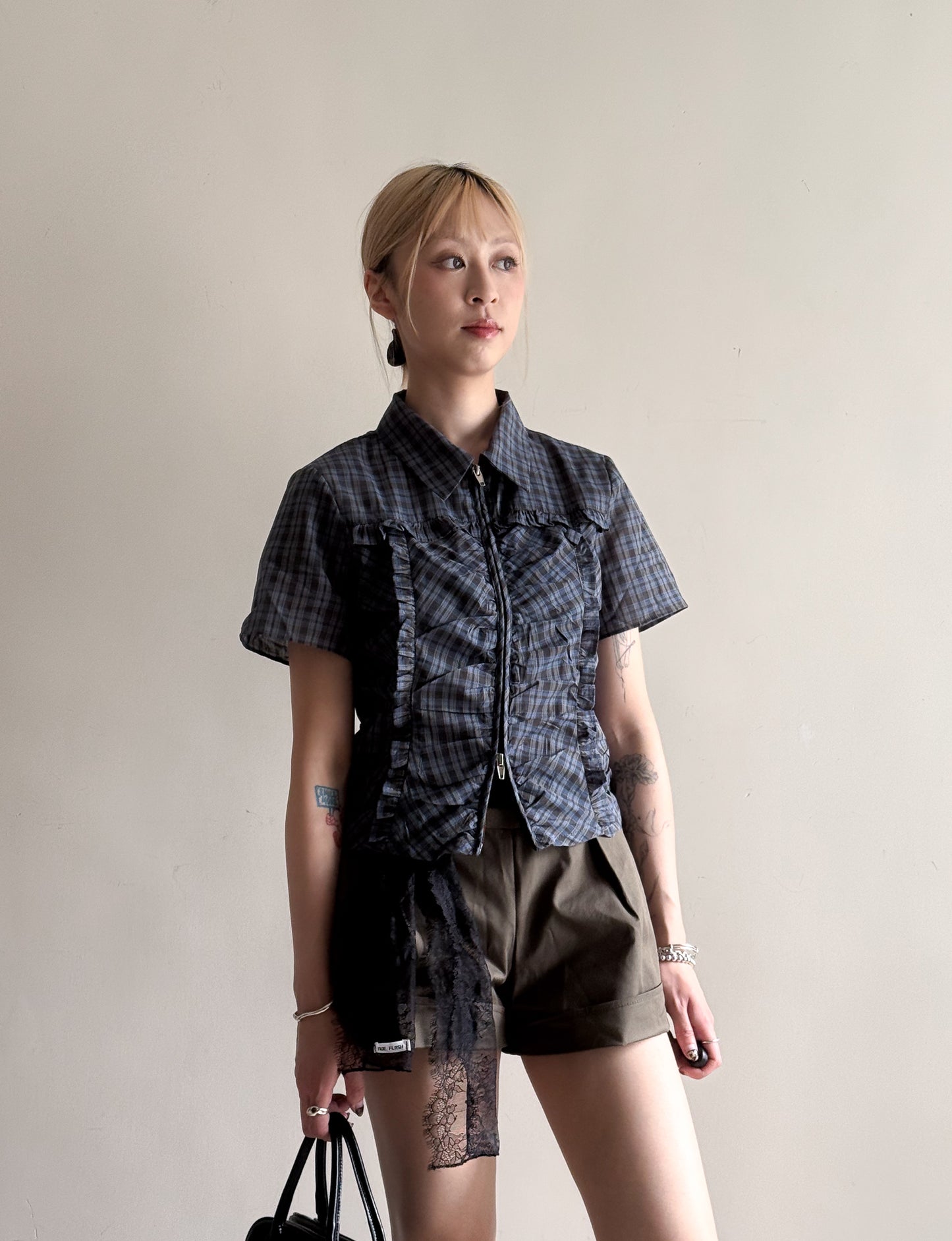 pleated cuffed shorts(khaki/charcoal) 少量現貨