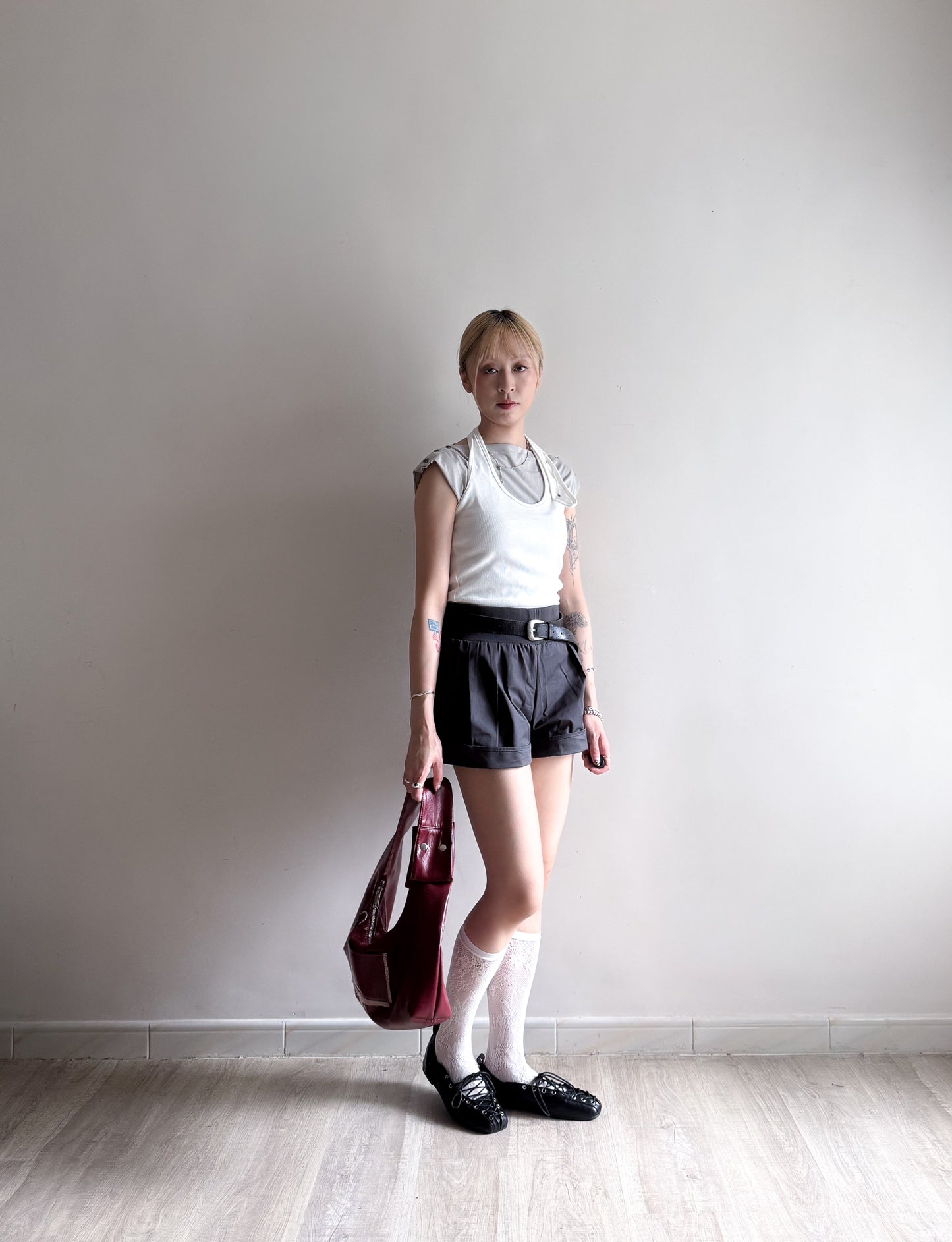 pleated cuffed shorts(khaki/charcoal) 少量現貨