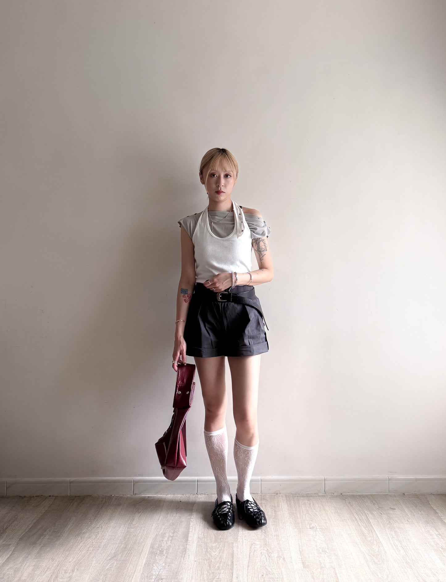 pleated cuffed shorts(khaki/charcoal) 少量現貨
