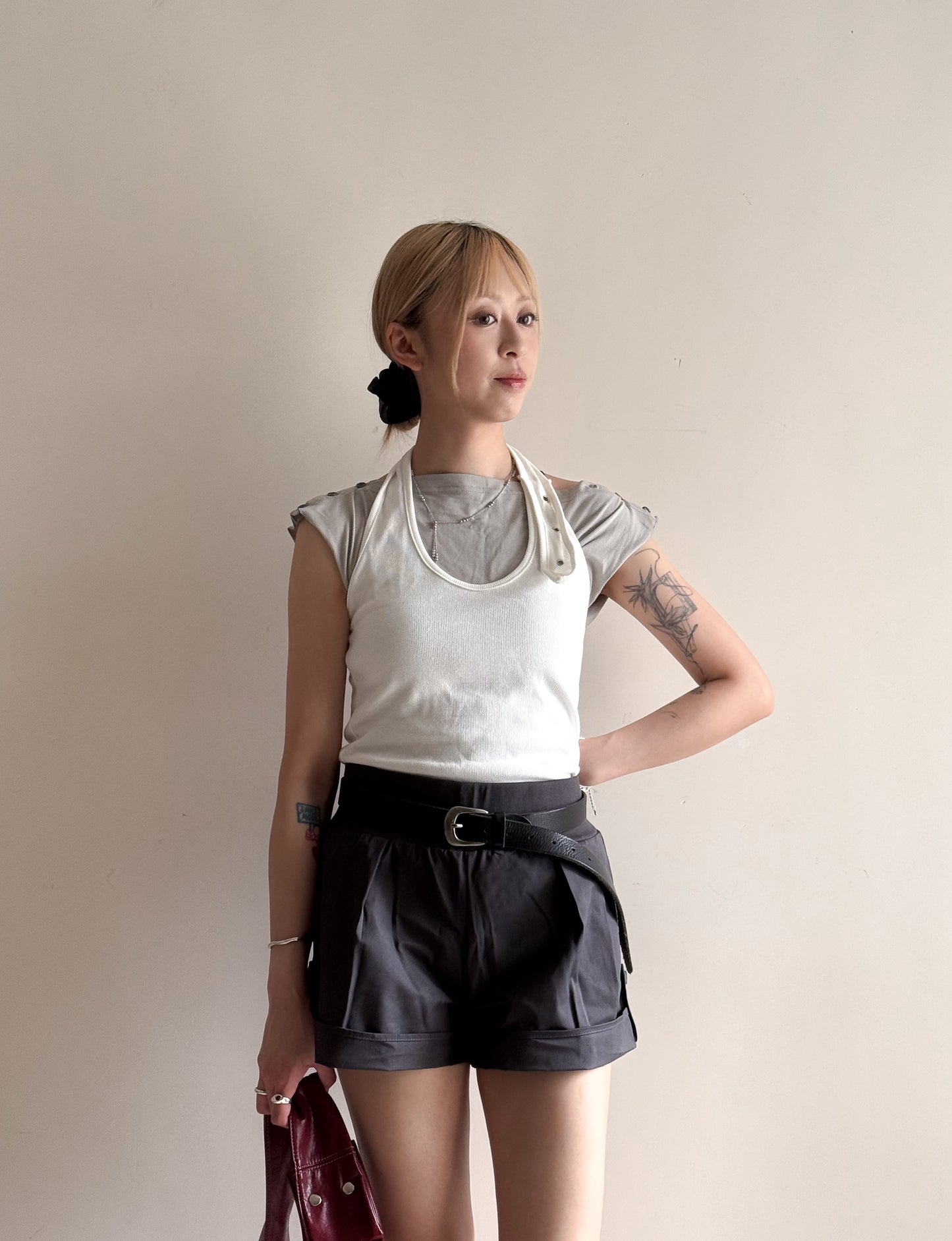 pleated cuffed shorts(khaki/charcoal) 少量現貨