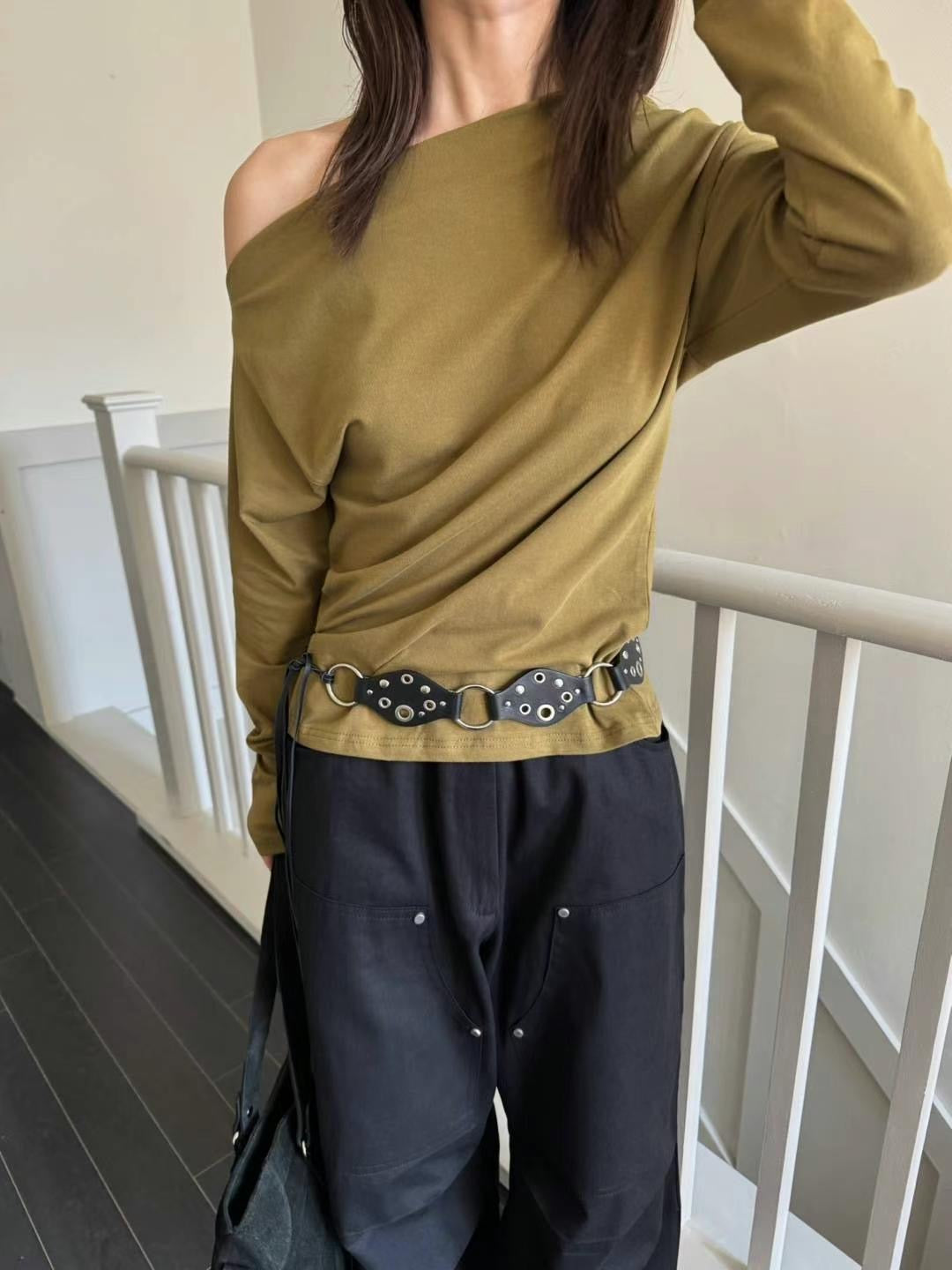 off shoulder top(khaki/black)
