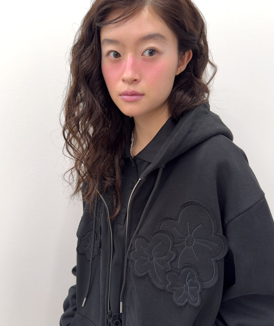 （韓國代購）typeservice flower applique zip hoodie(black)