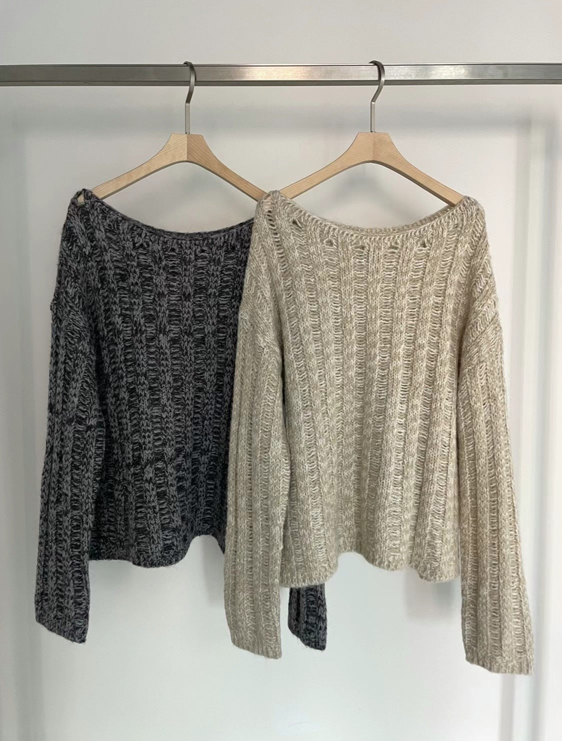 (*pre-order) wide neck knit top(charcoal/beige)