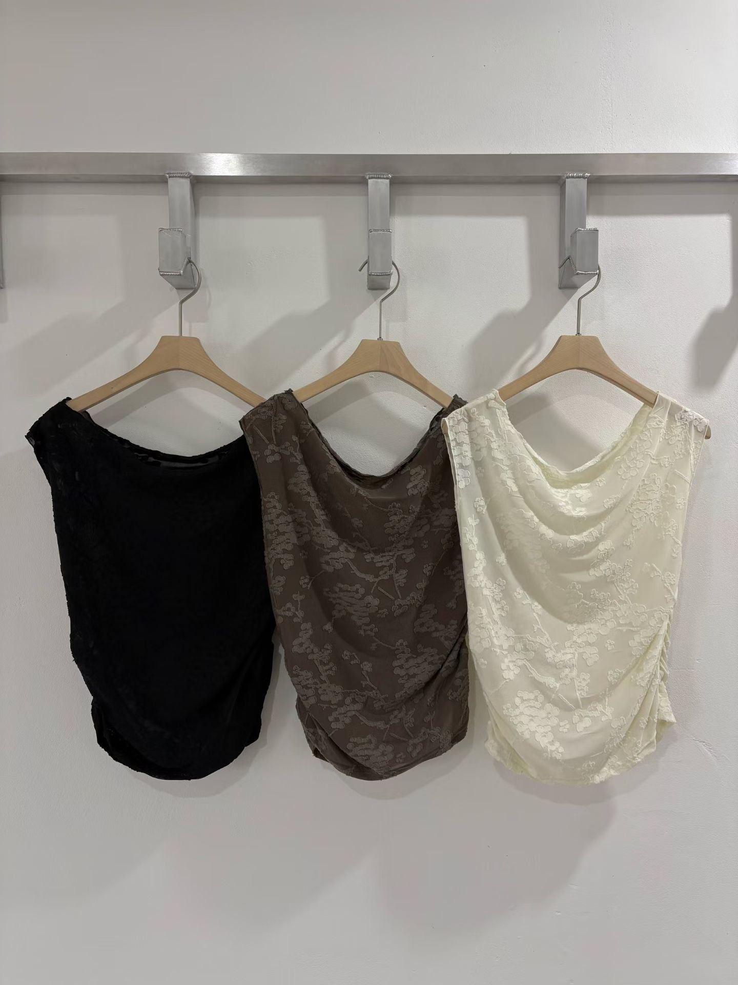 floral vest (black/brown/ivory) 少量現貨