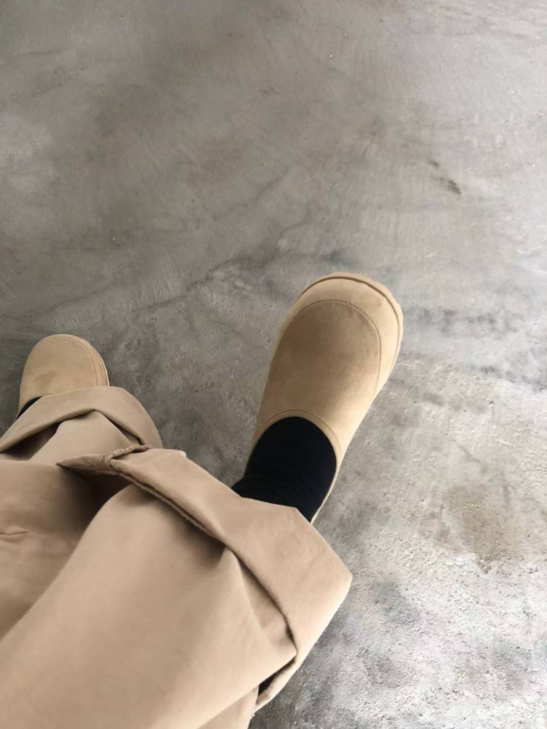 suede slip on shoes (PRE-ORDER)