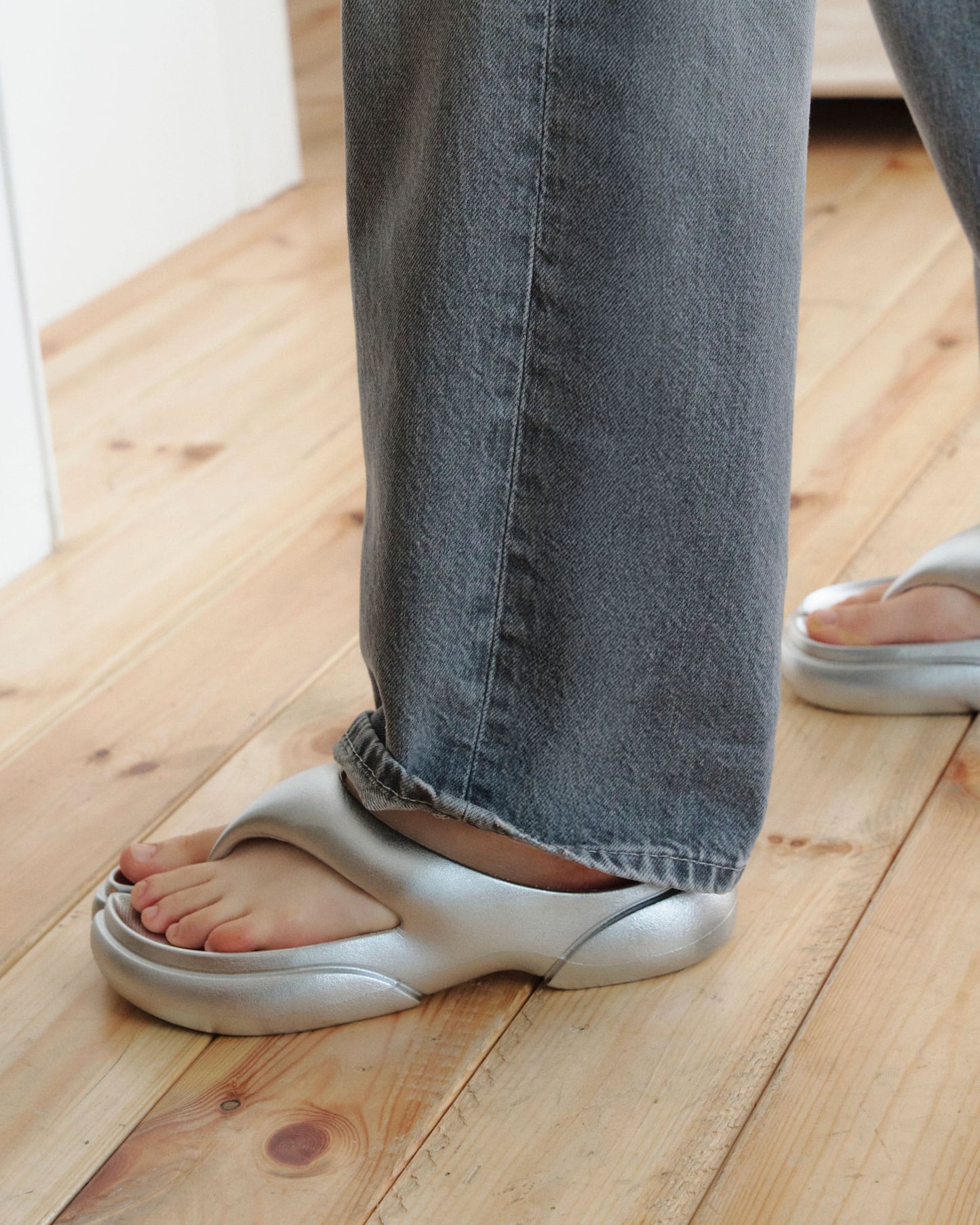 （韓國代購）PAES Flipflop 02-Silver ＜✨blackpink Jennie's pick✨>